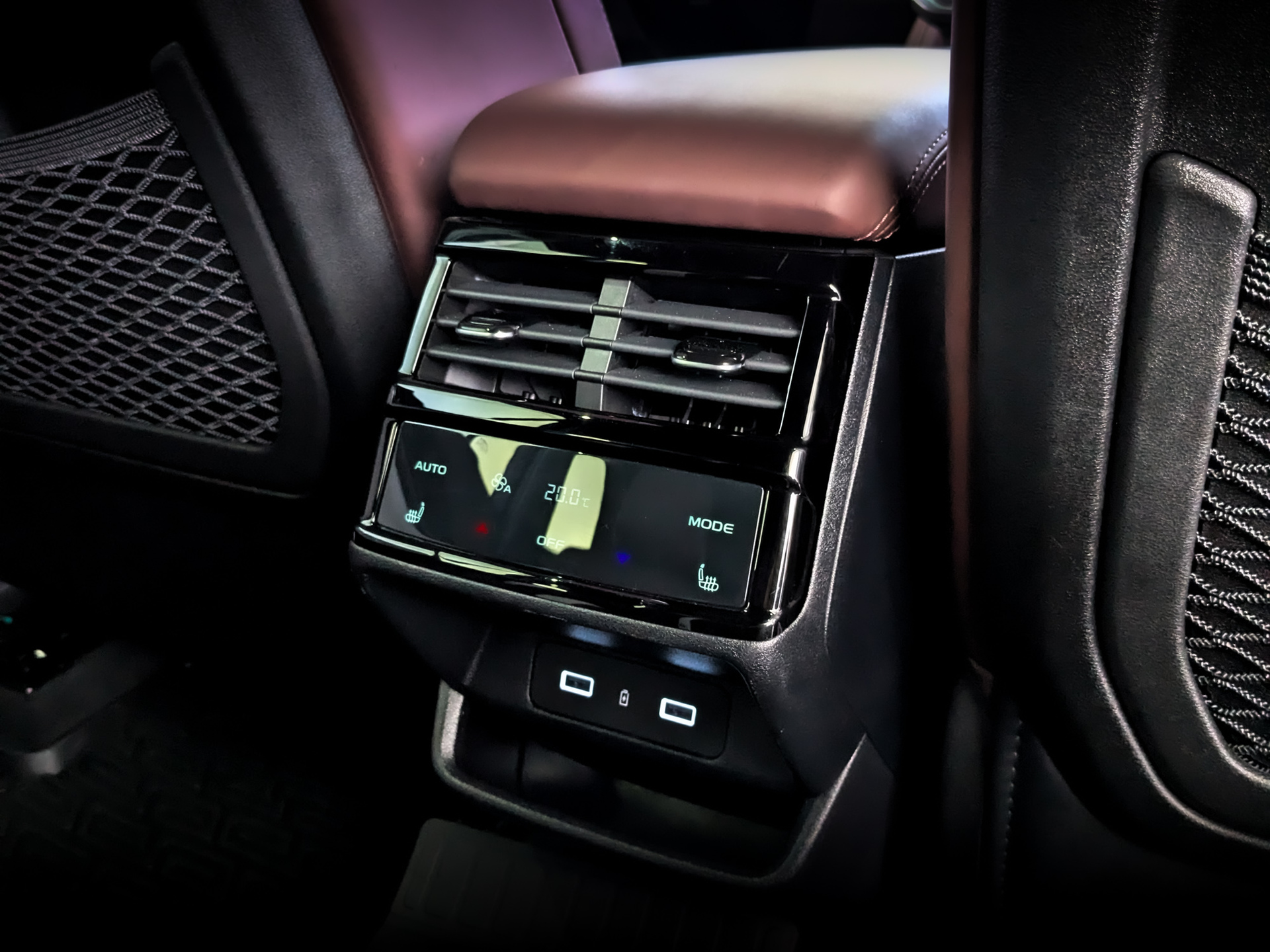 GEELY Monjaro 2.00 (238 л.с), автомат, 2023, пробег 26 976 км