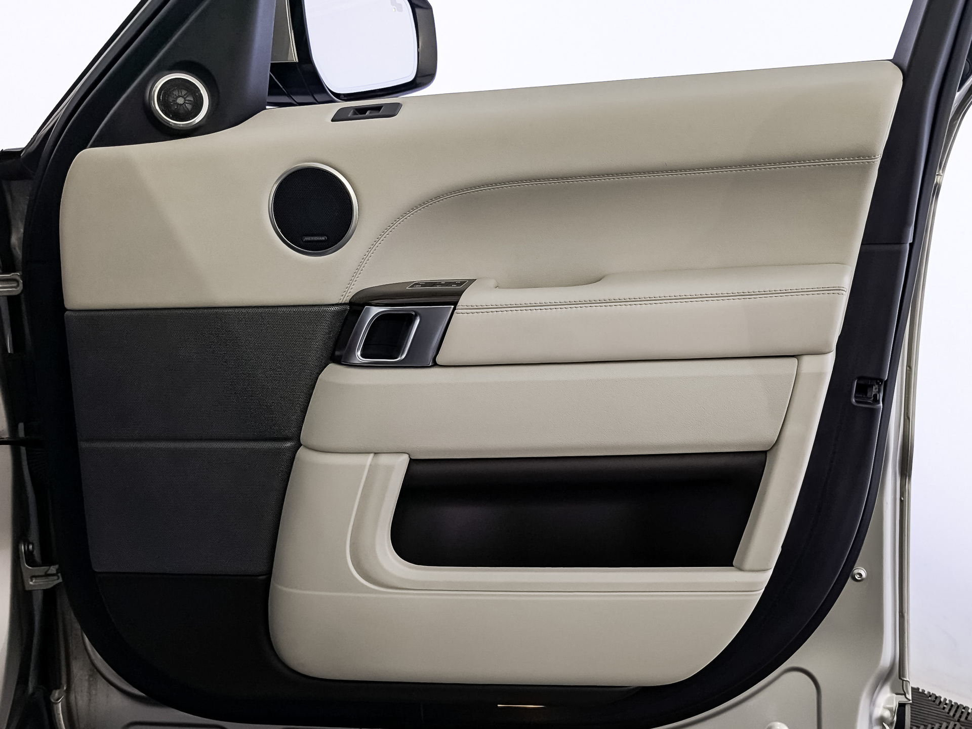 LAND ROVER Range Rover Sport 3.00 (306 л.с), автомат, 2017, пробег 121 250 км