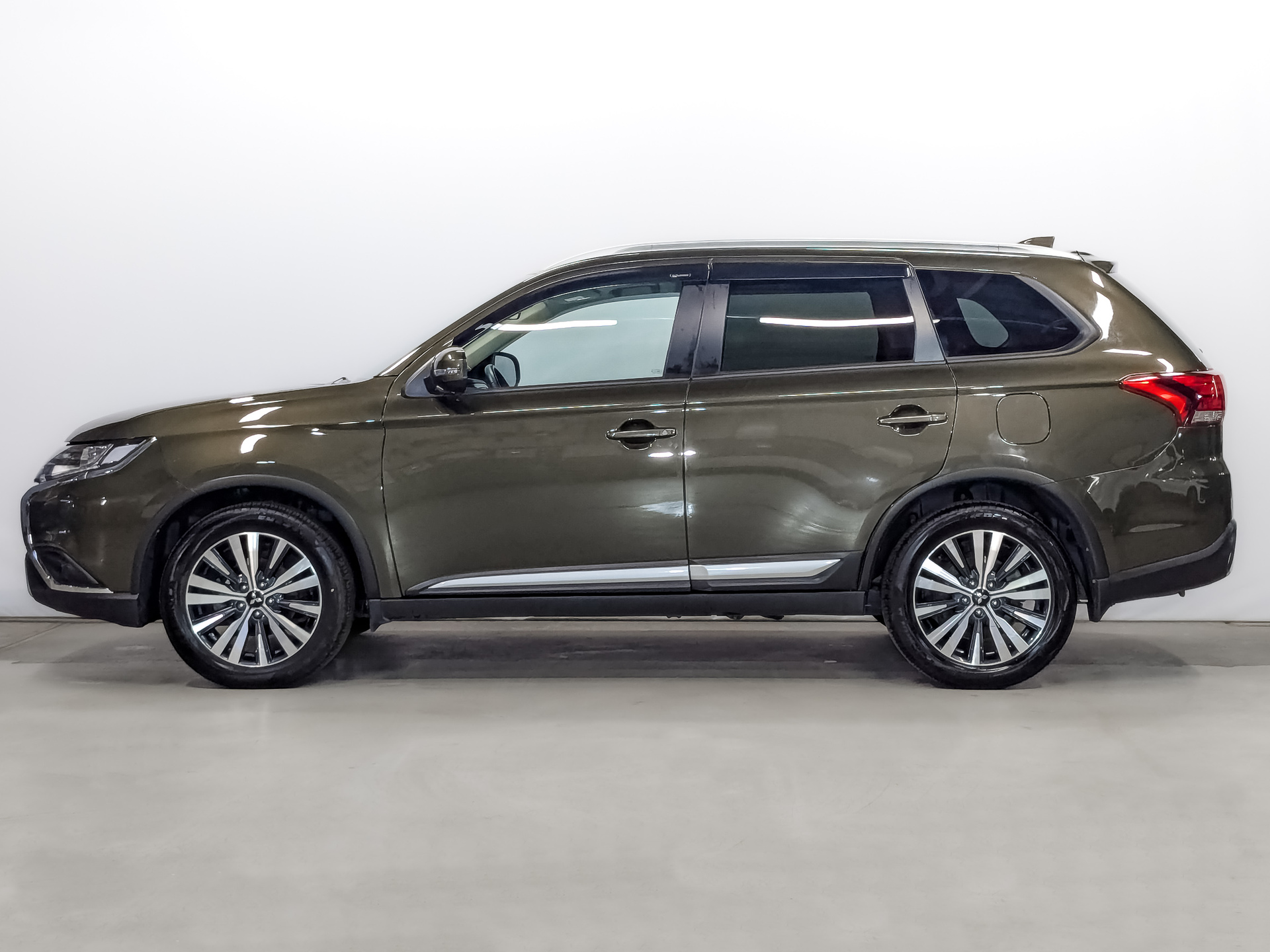 MITSUBISHI Outlander 2.00 (146 л.с), автомат, 2020, пробег 100 043 км