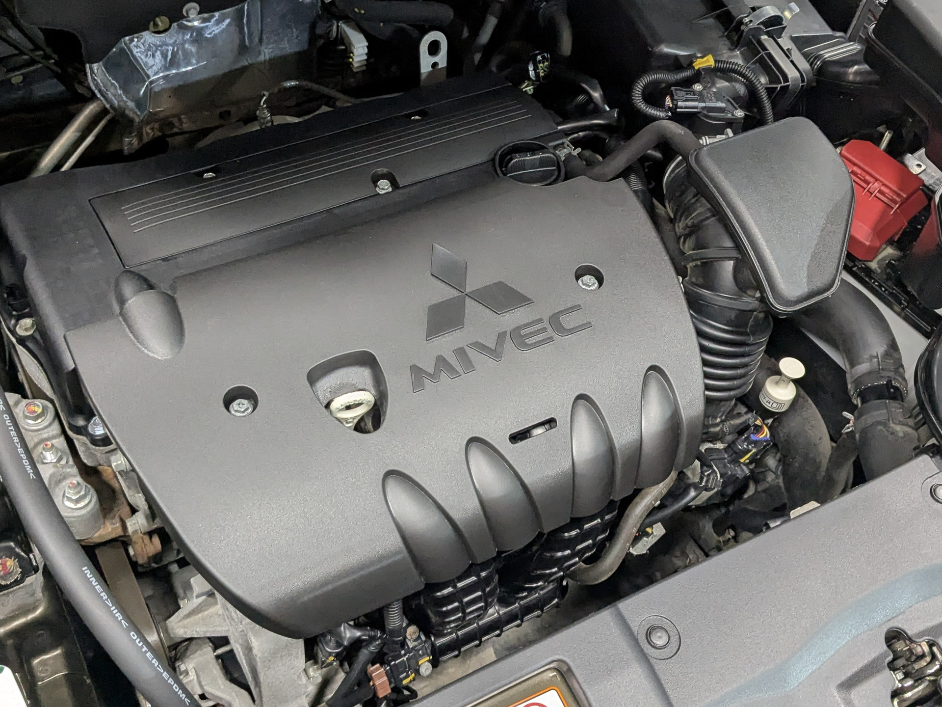 MITSUBISHI Outlander 2.00 (146 л.с), автомат, 2020, пробег 100 043 км