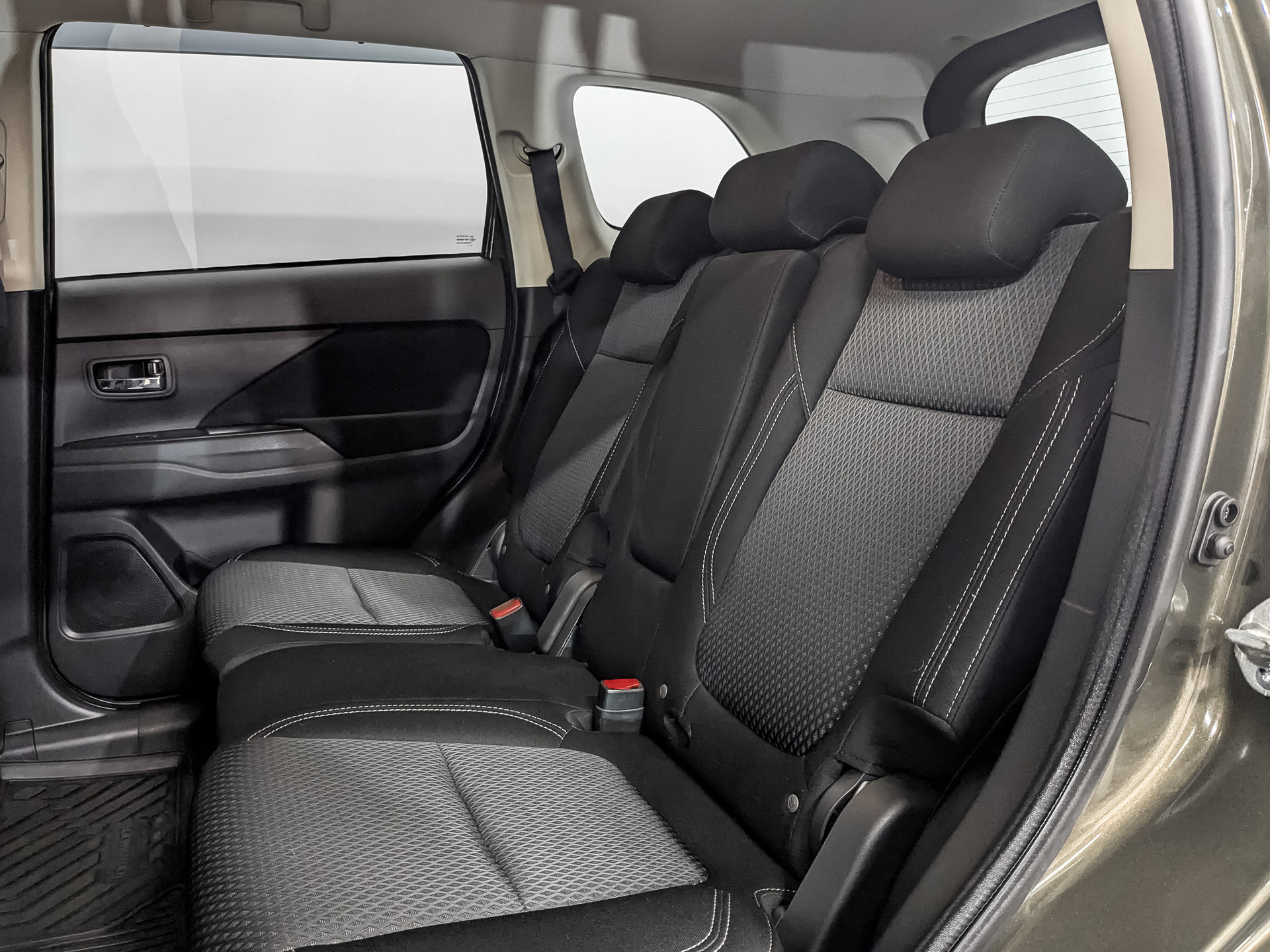 MITSUBISHI Outlander 2.00 (146 л.с), автомат, 2020, пробег 100 043 км