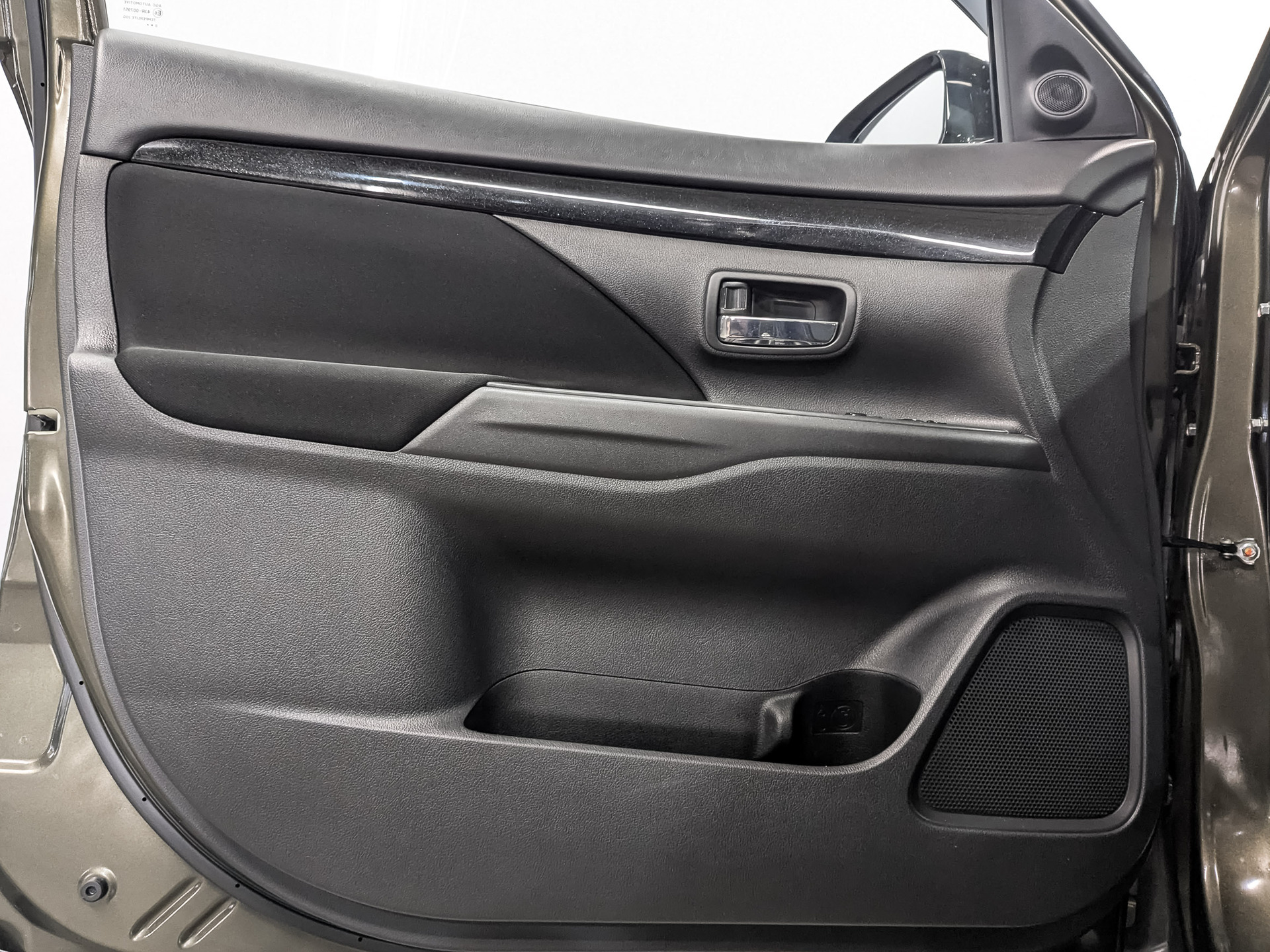 MITSUBISHI Outlander 2.00 (146 л.с), автомат, 2020, пробег 100 043 км