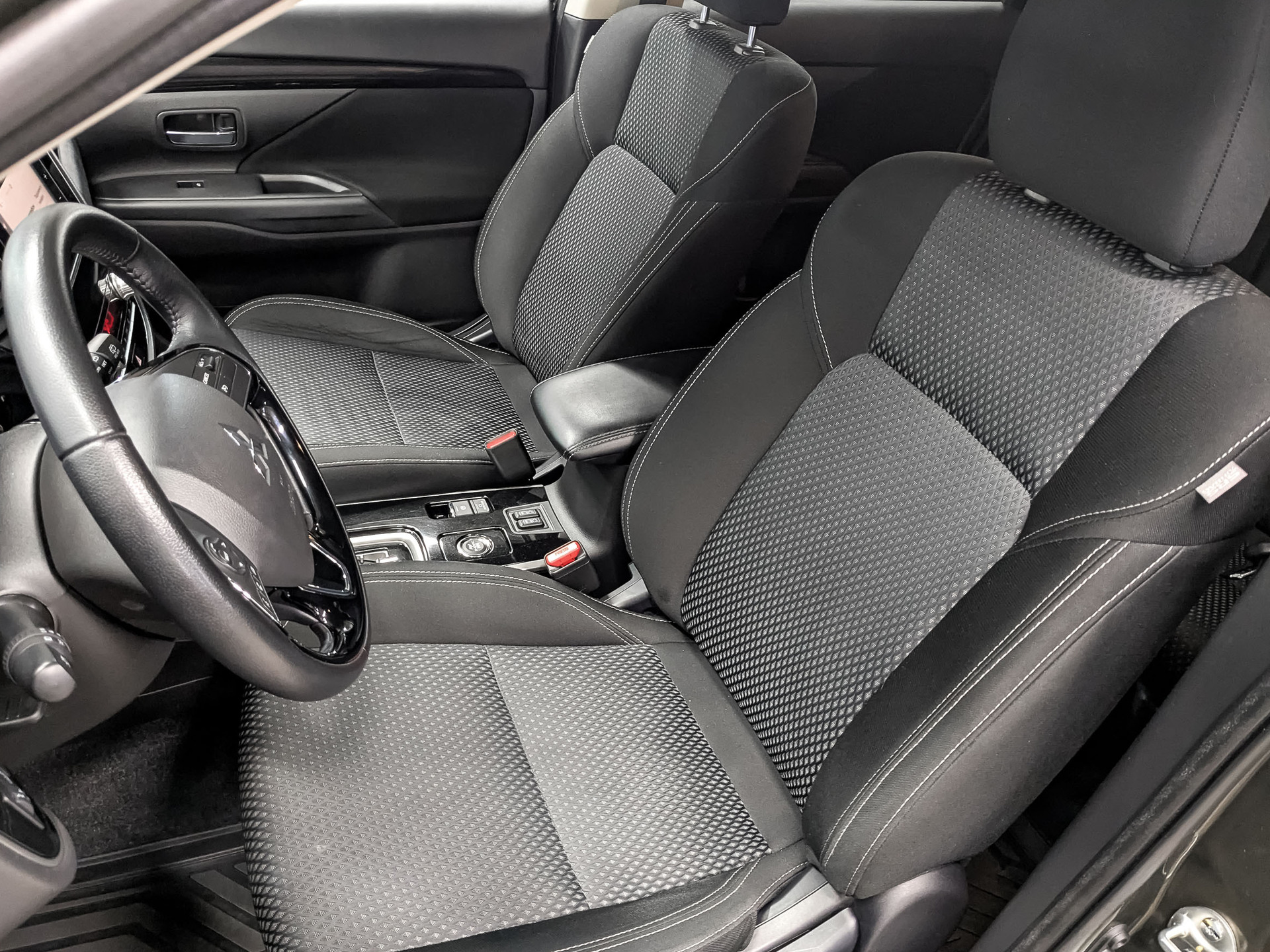 MITSUBISHI Outlander 2.00 (146 л.с), автомат, 2020, пробег 100 043 км