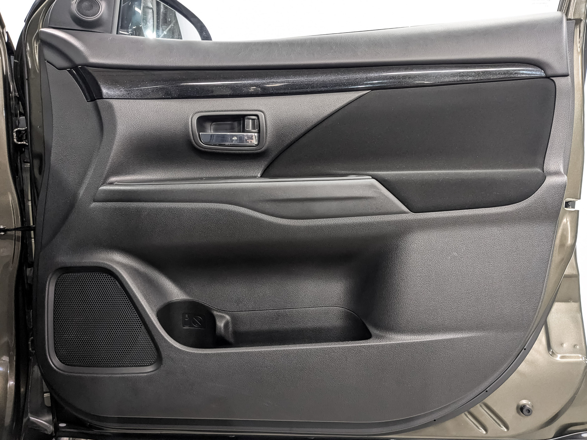 MITSUBISHI Outlander 2.00 (146 л.с), автомат, 2020, пробег 100 043 км