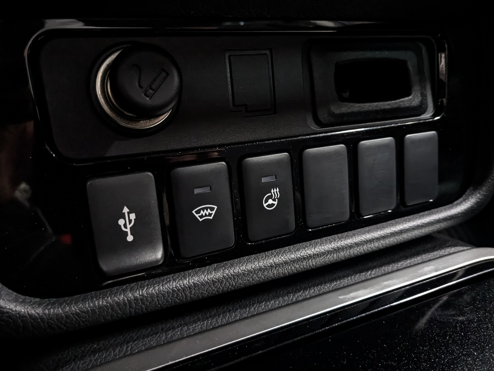 MITSUBISHI Outlander 2.00 (146 л.с), автомат, 2020, пробег 100 043 км