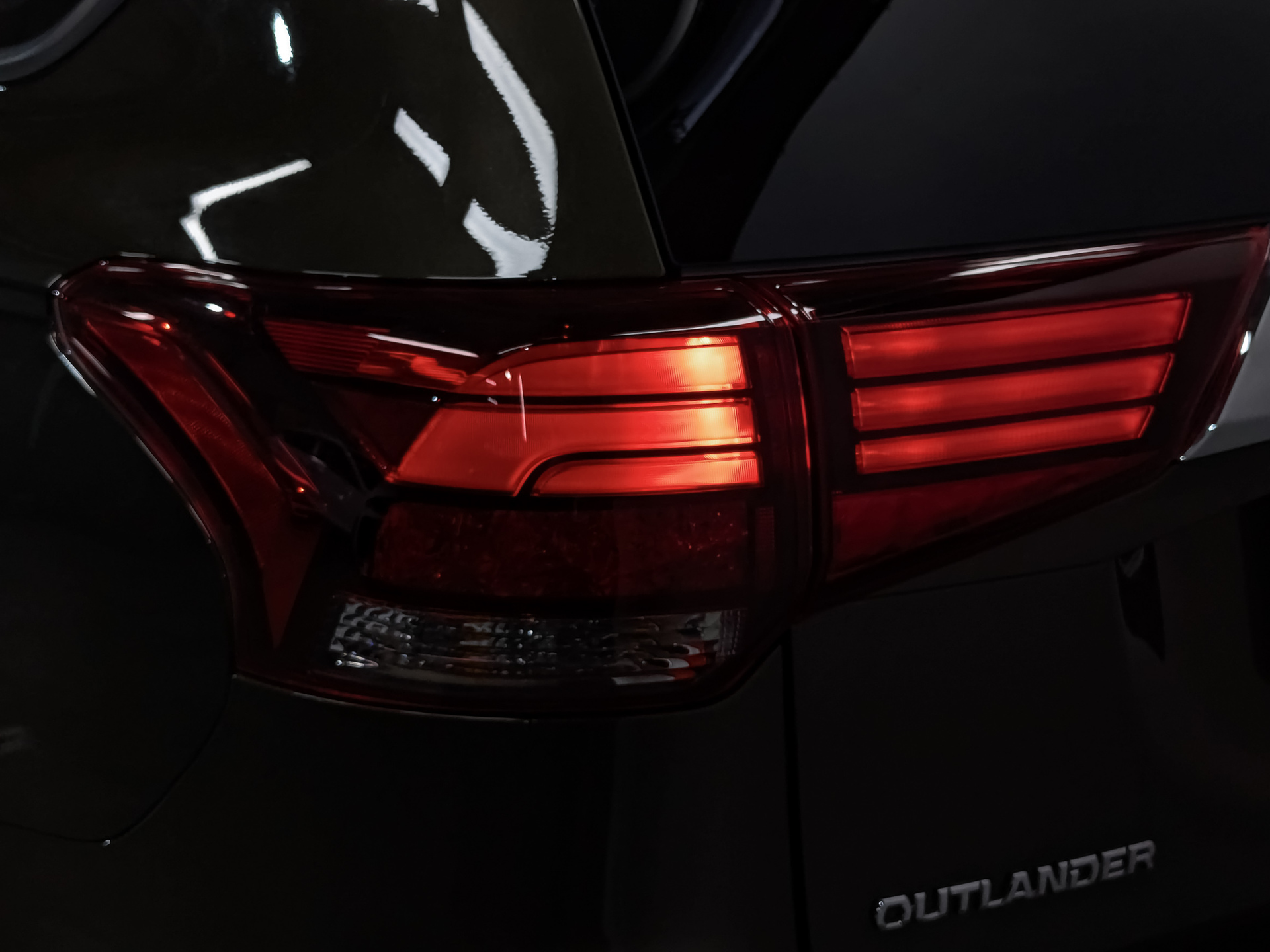 MITSUBISHI Outlander 2.00 (146 л.с), автомат, 2020, пробег 100 043 км