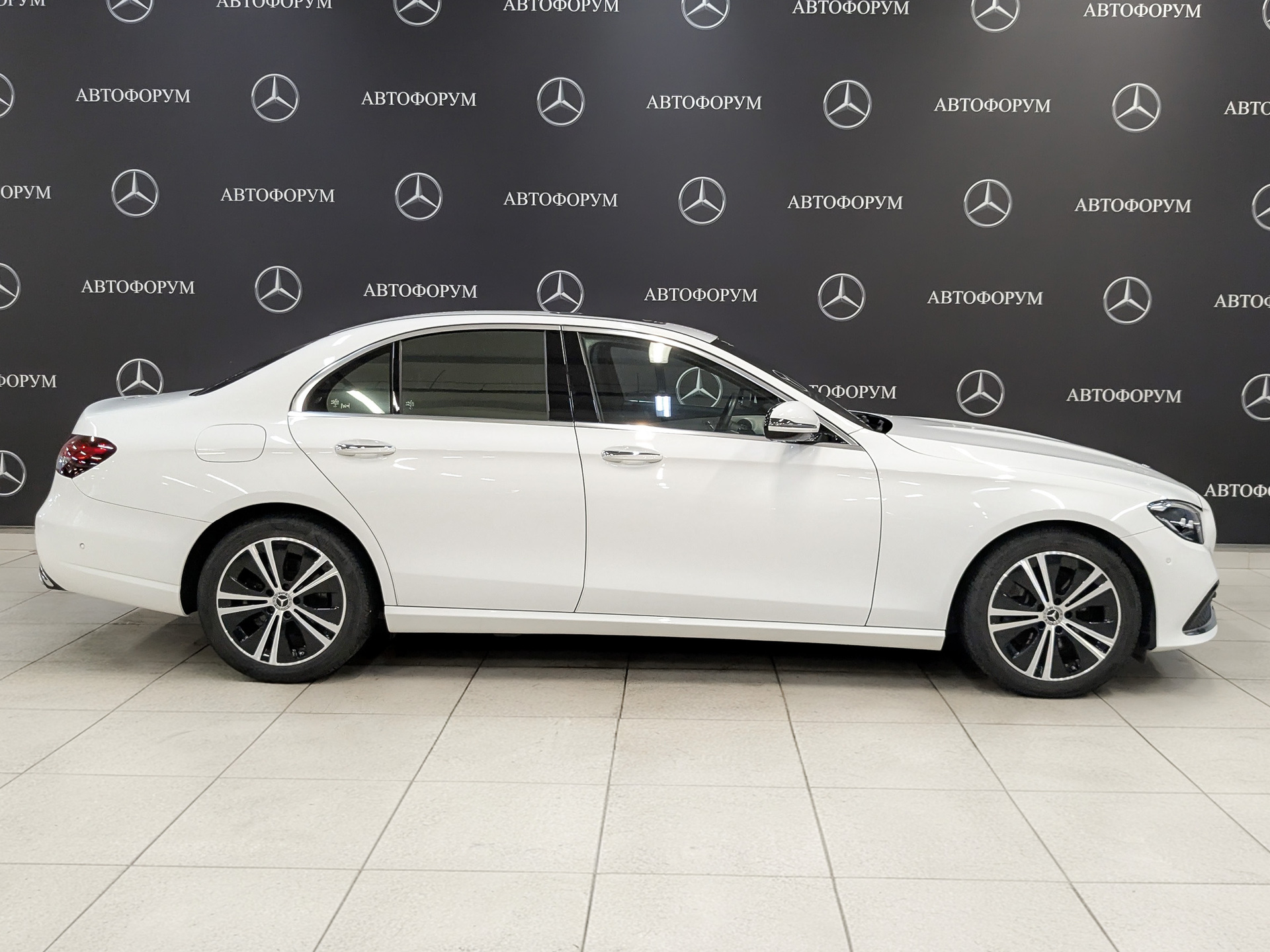 MERCEDES-BENZ E-Класс 2.00 (211 л.с), автомат, 2021, пробег 92 500 км