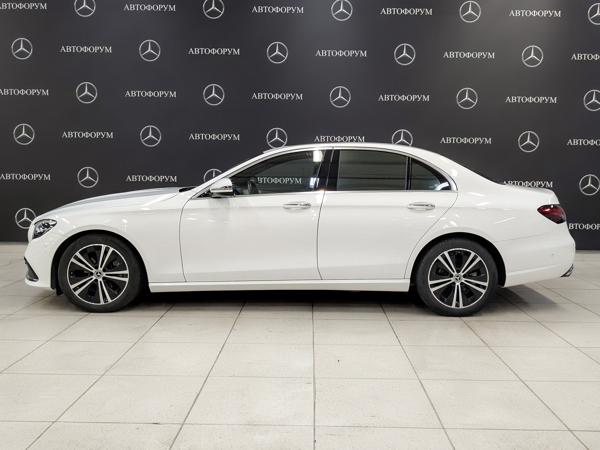 MERCEDES-BENZ E-Класс 2.00 (211 л.с), автомат, 2021, пробег 92 500 км