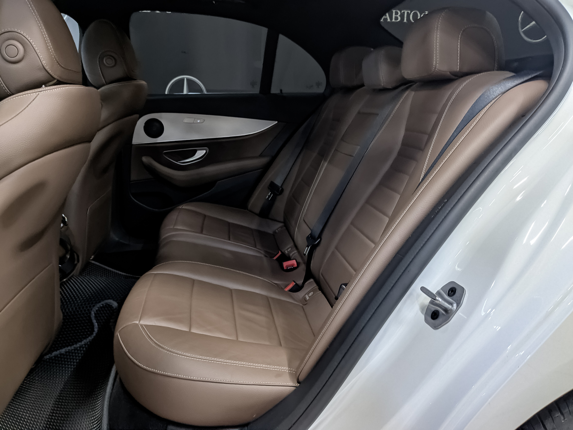 MERCEDES-BENZ E-Класс 2.00 (211 л.с), автомат, 2021, пробег 92 500 км
