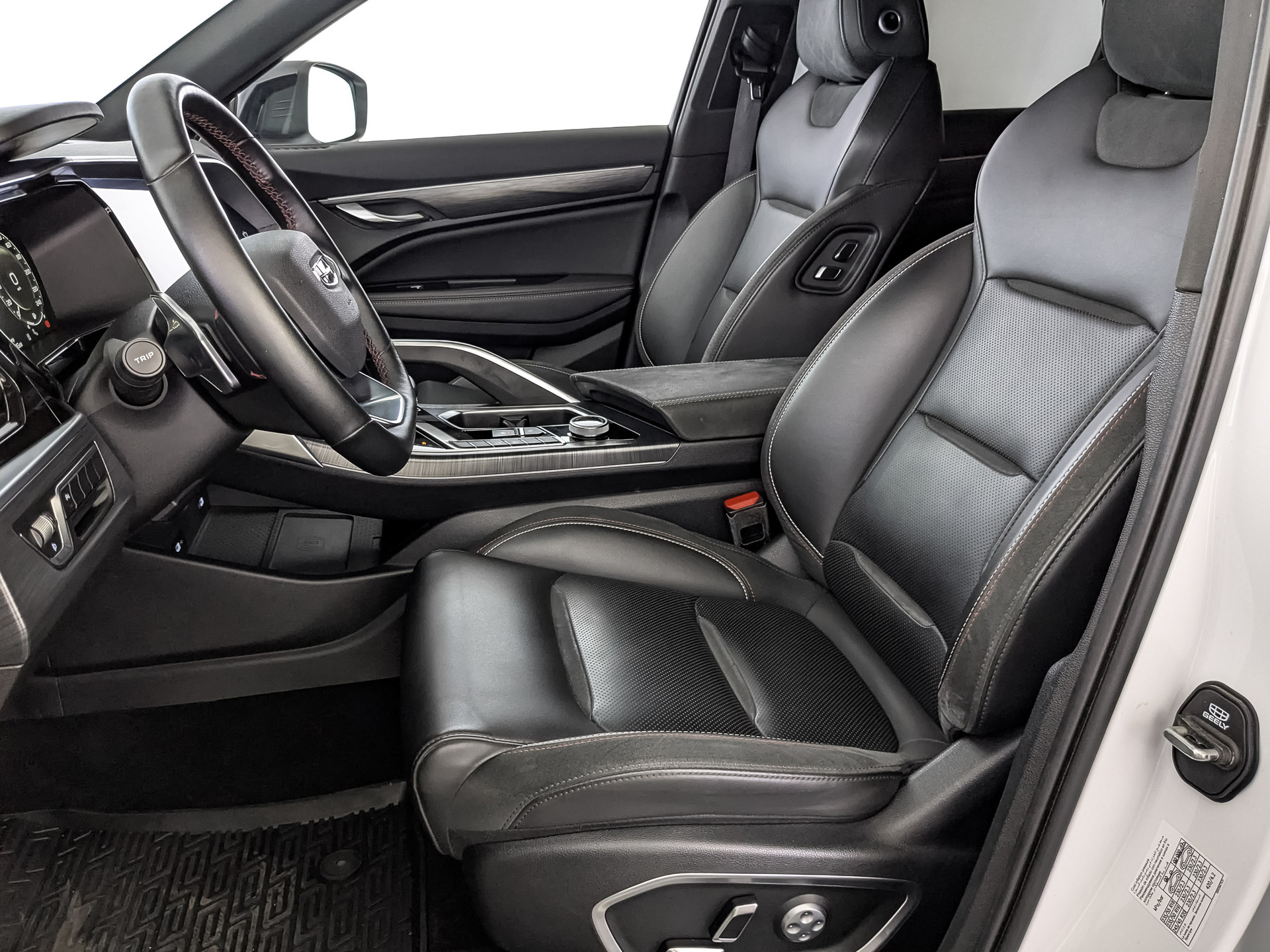 GEELY Tugella 2.00 (238 л.с), автомат, 2023, пробег 89 000 км