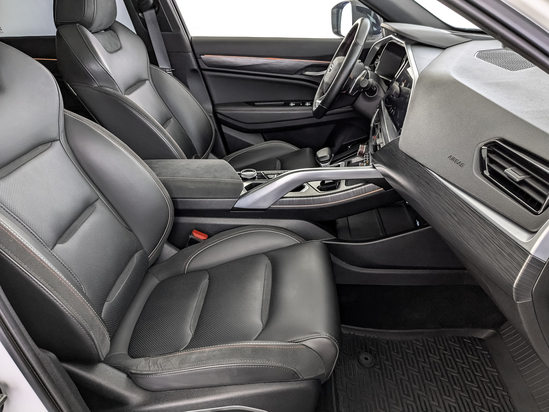 GEELY Tugella 2.00 (238 л.с), автомат, 2023, пробег 89 000 км