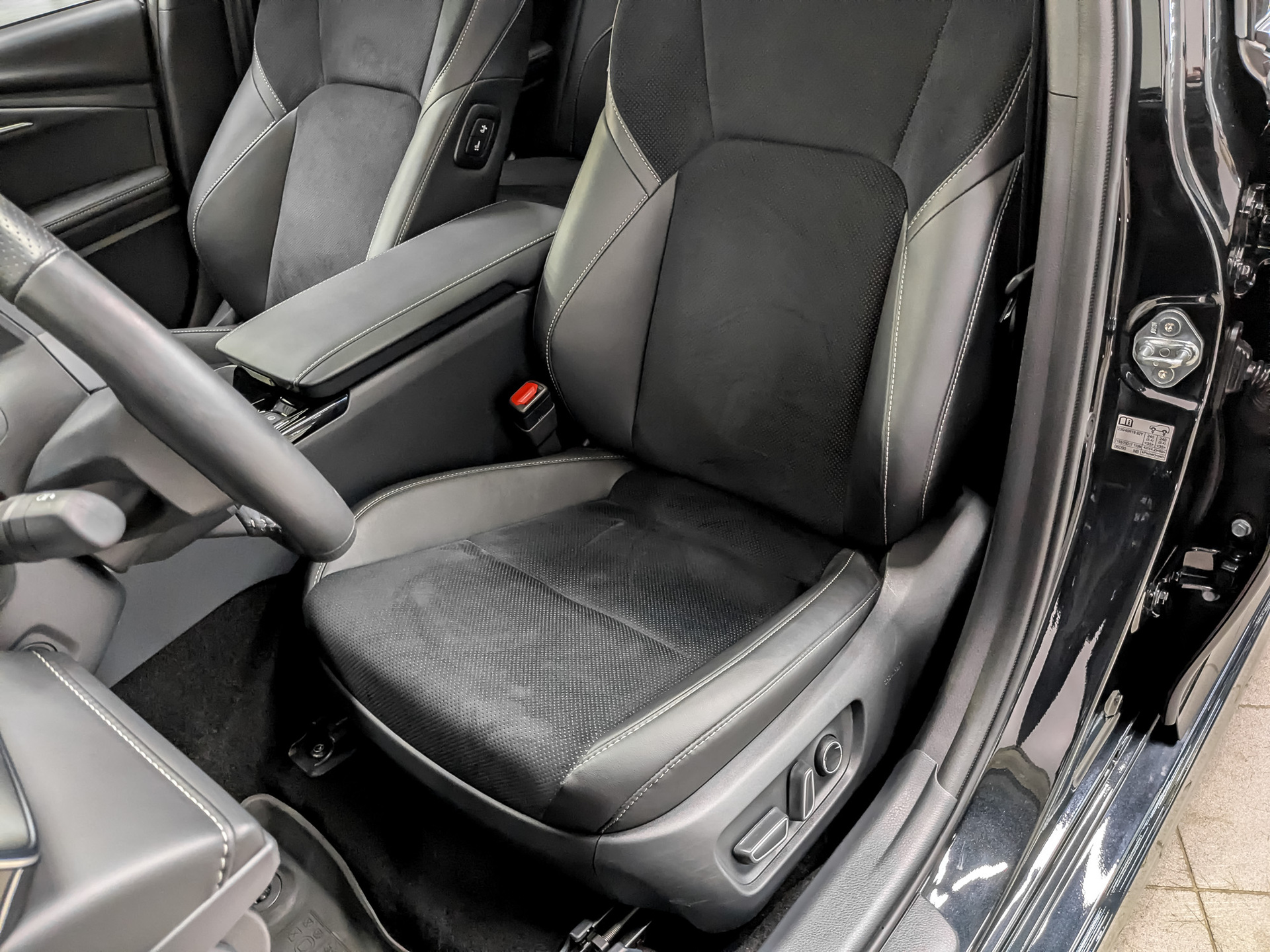 TOYOTA Camry 2.00 (197 л.с), автомат, 2025, пробег 21 591 км