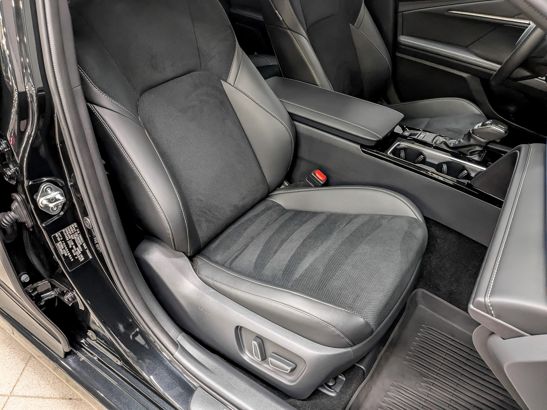 TOYOTA Camry 2.00 (197 л.с), автомат, 2025, пробег 21 591 км
