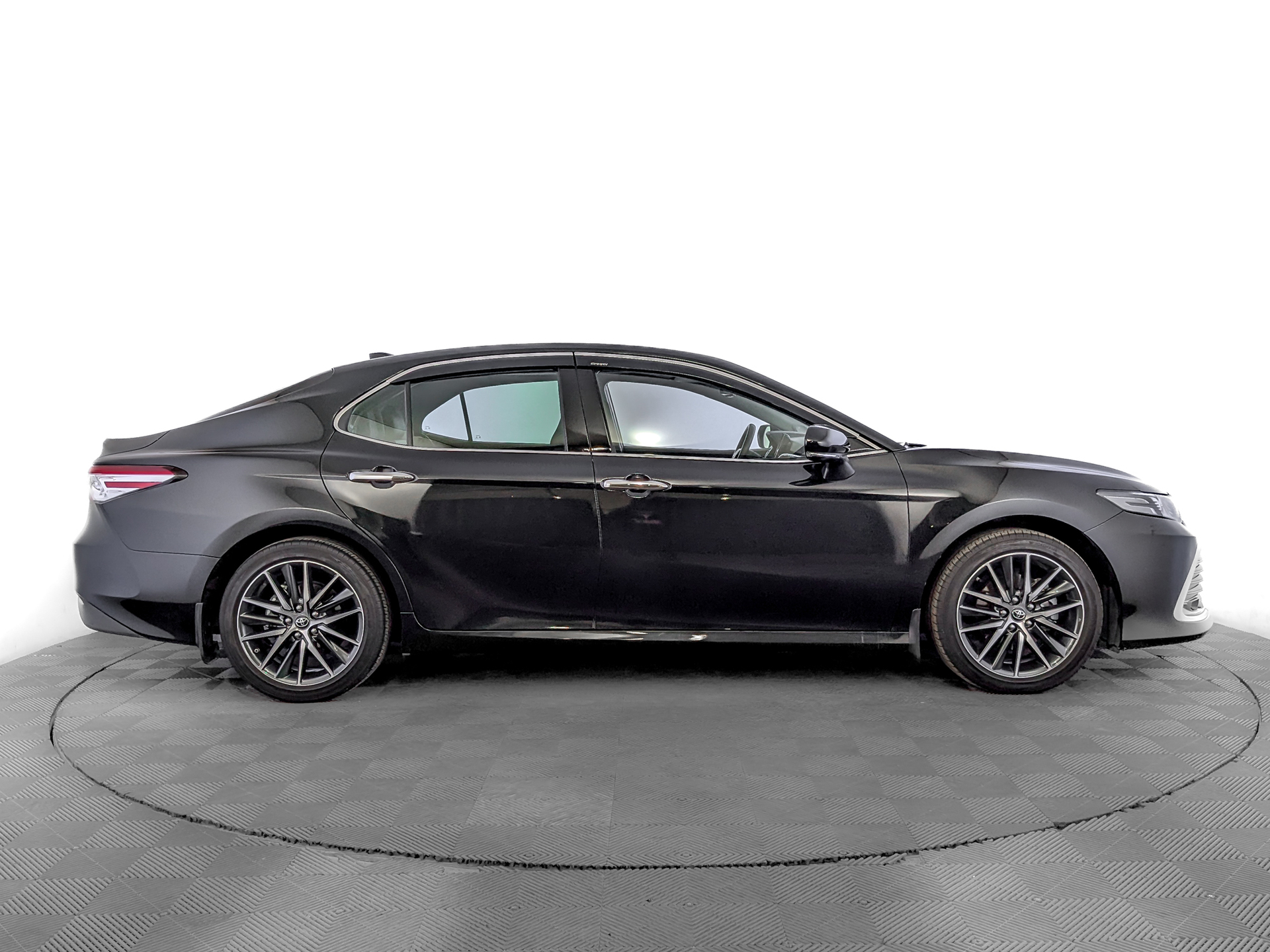 TOYOTA Camry 2.50 (207 л.с), автомат, 2023, пробег 29 236 км