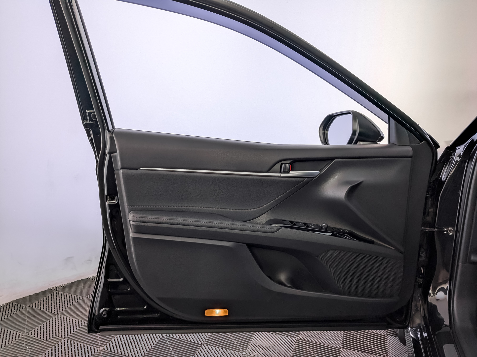 TOYOTA Camry 2.50 (207 л.с), автомат, 2023, пробег 29 236 км