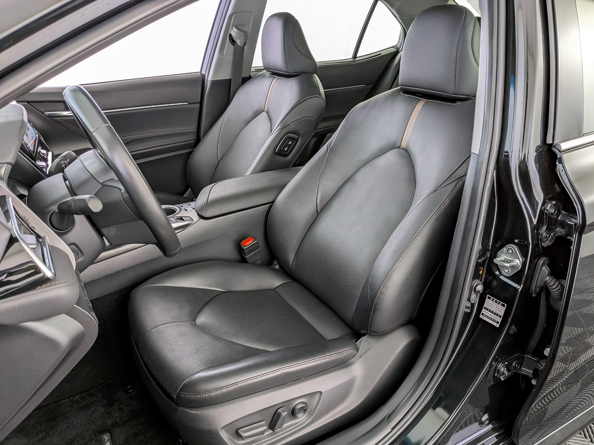 TOYOTA Camry 2.50 (207 л.с), автомат, 2023, пробег 29 236 км
