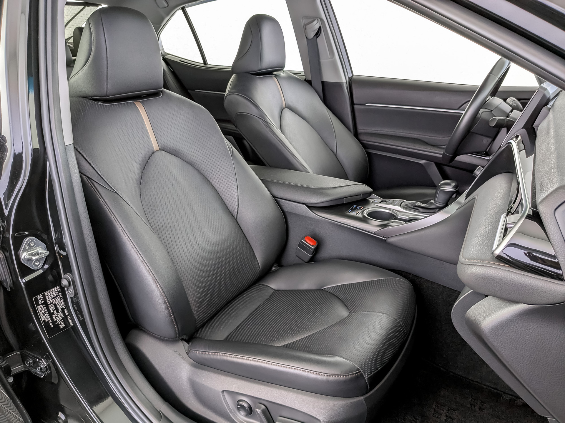 TOYOTA Camry 2.50 (207 л.с), автомат, 2023, пробег 29 236 км