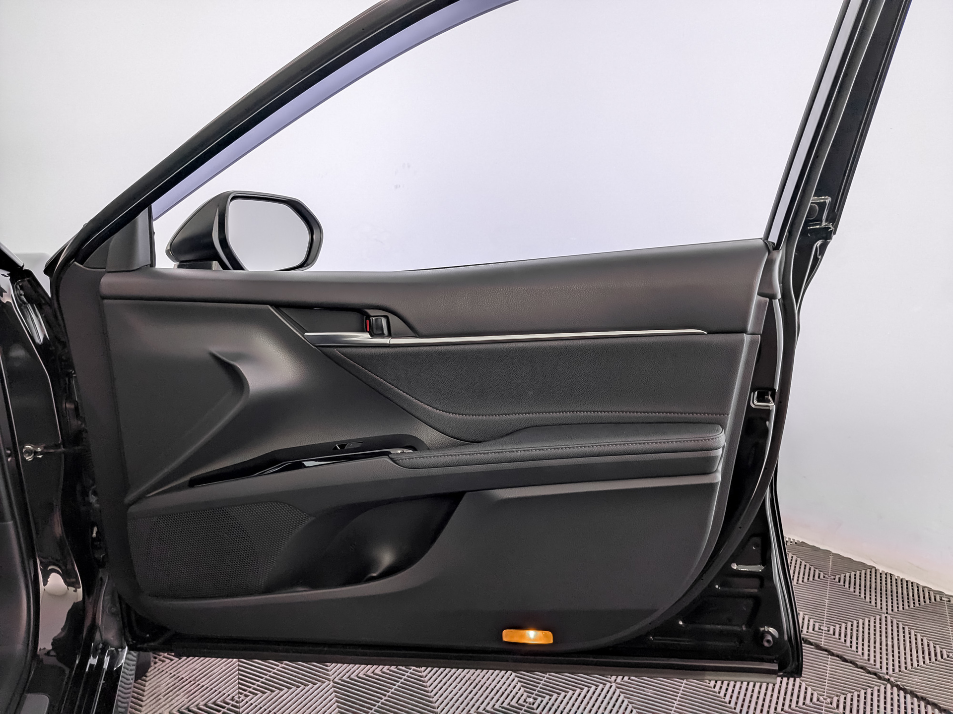 TOYOTA Camry 2.50 (207 л.с), автомат, 2023, пробег 29 236 км