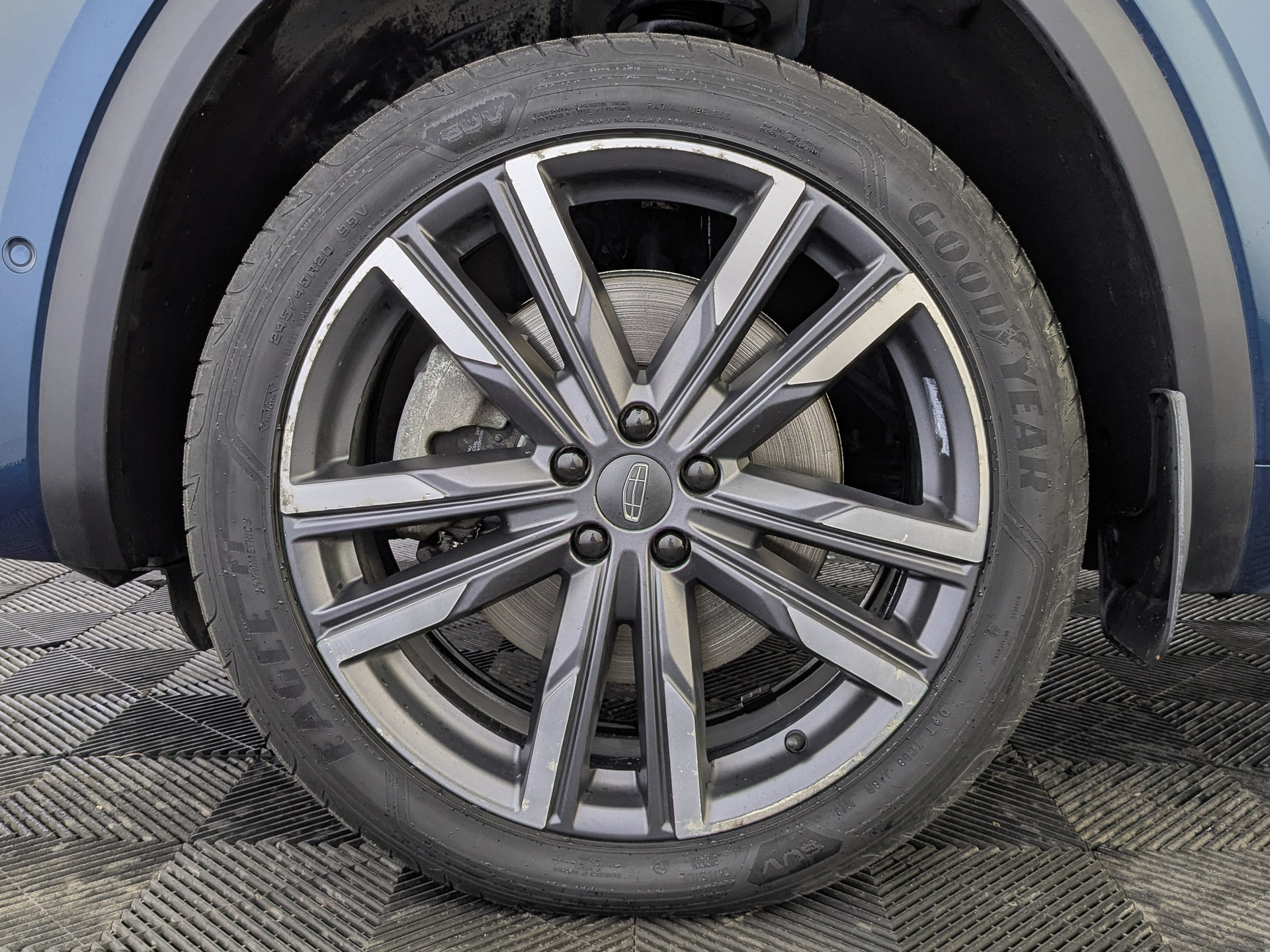 GEELY Xingyue L (Monjaro) 2.00 (238 л.с), автомат, 2023, пробег 96 950 км