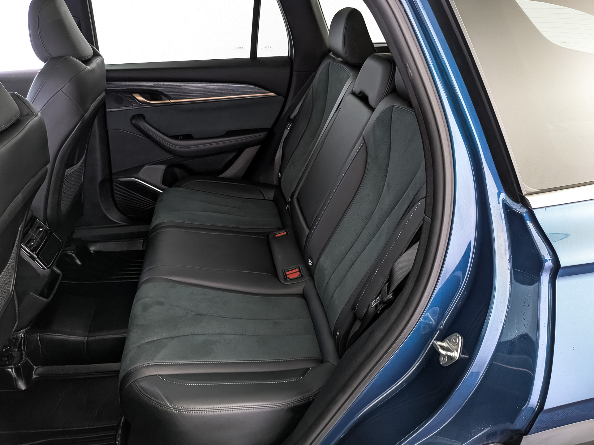 GEELY Xingyue L (Monjaro) 2.00 (238 л.с), автомат, 2023, пробег 96 950 км