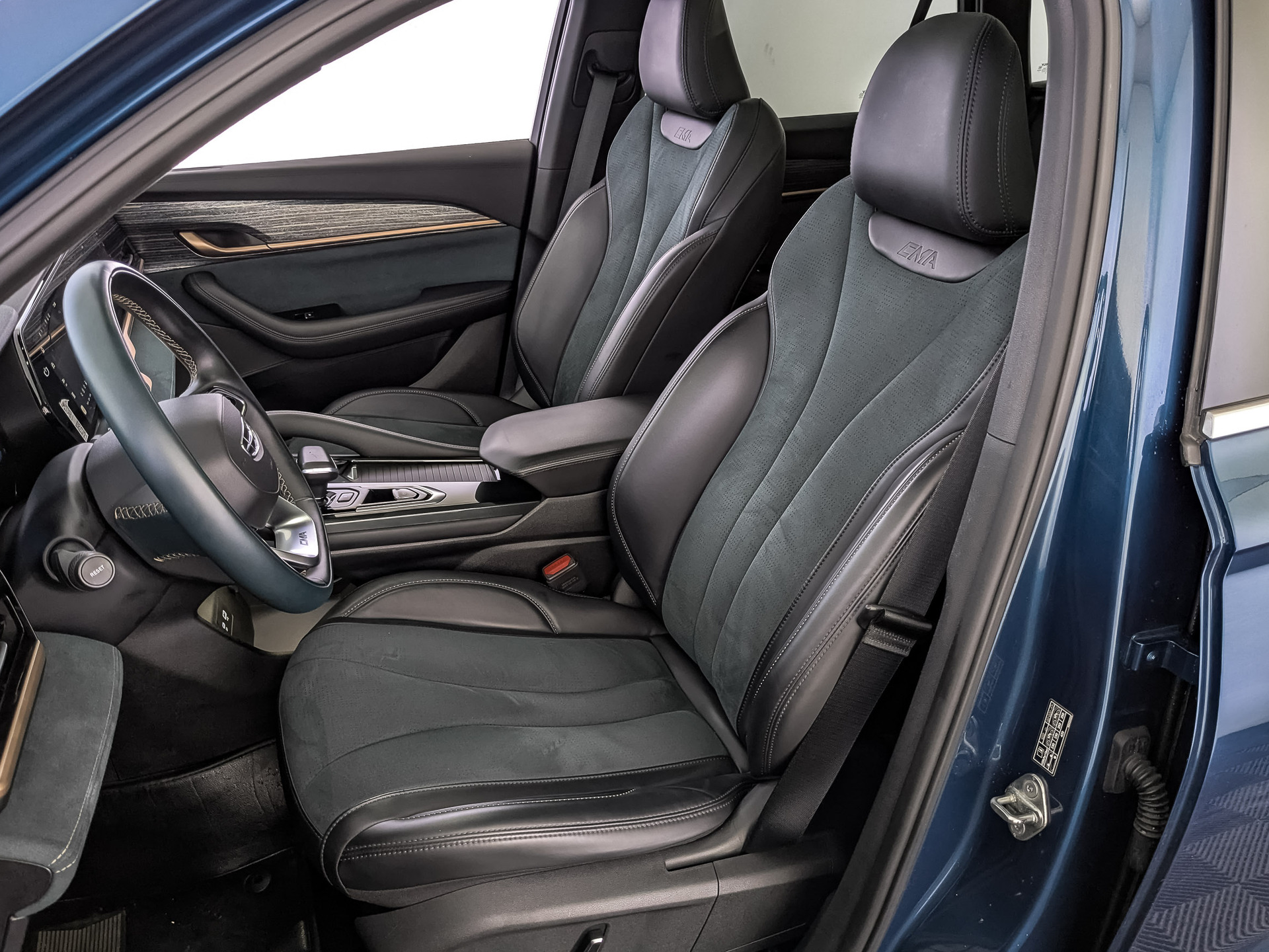 GEELY Xingyue L (Monjaro) 2.00 (238 л.с), автомат, 2023, пробег 96 950 км