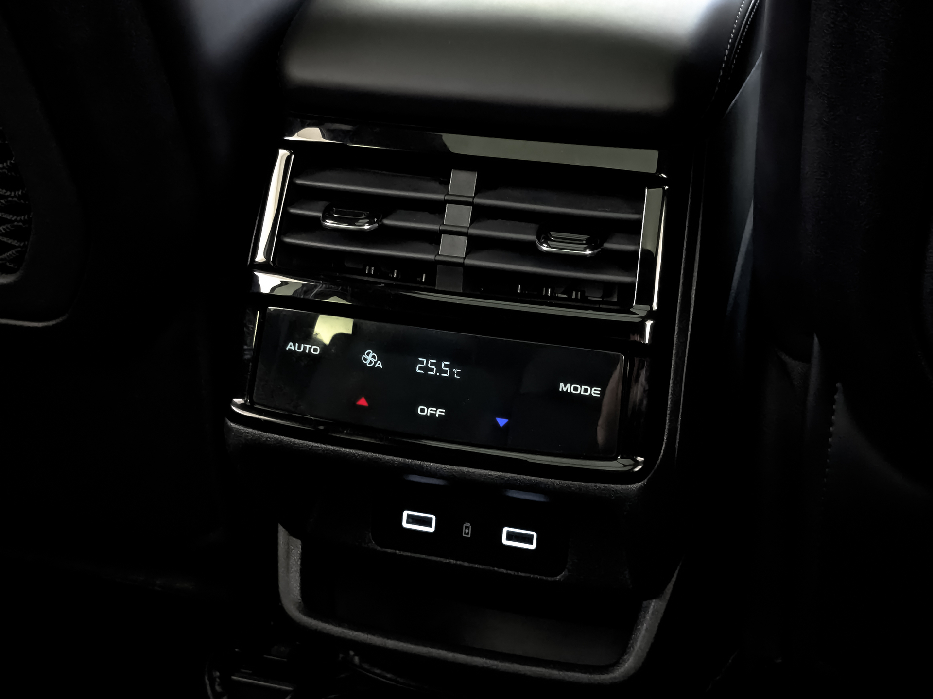 GEELY Xingyue L (Monjaro) 2.00 (238 л.с), автомат, 2023, пробег 96 950 км
