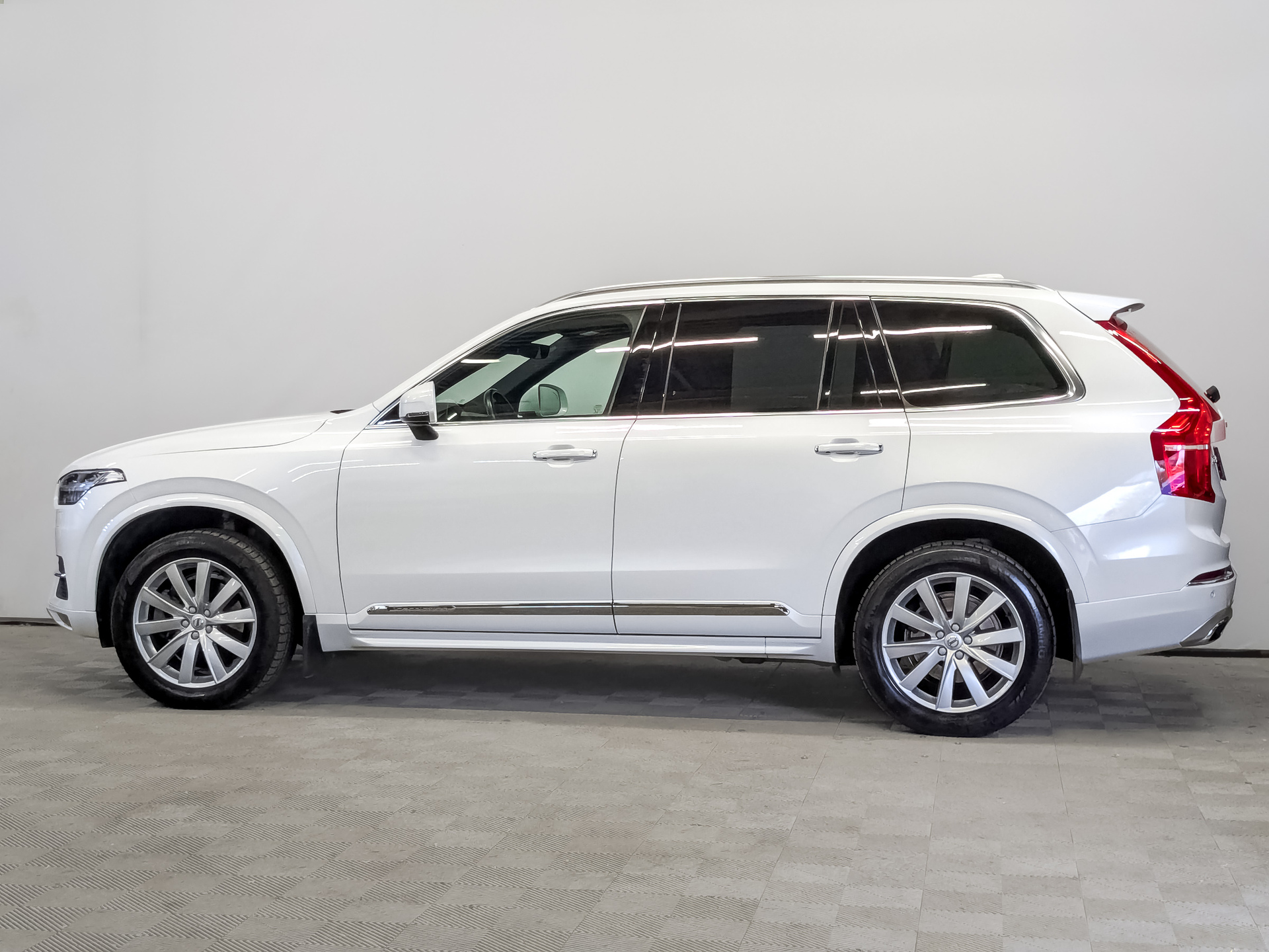 VOLVO XC90 2.00 (249 л.с), автомат, 2018, пробег 59 262 км