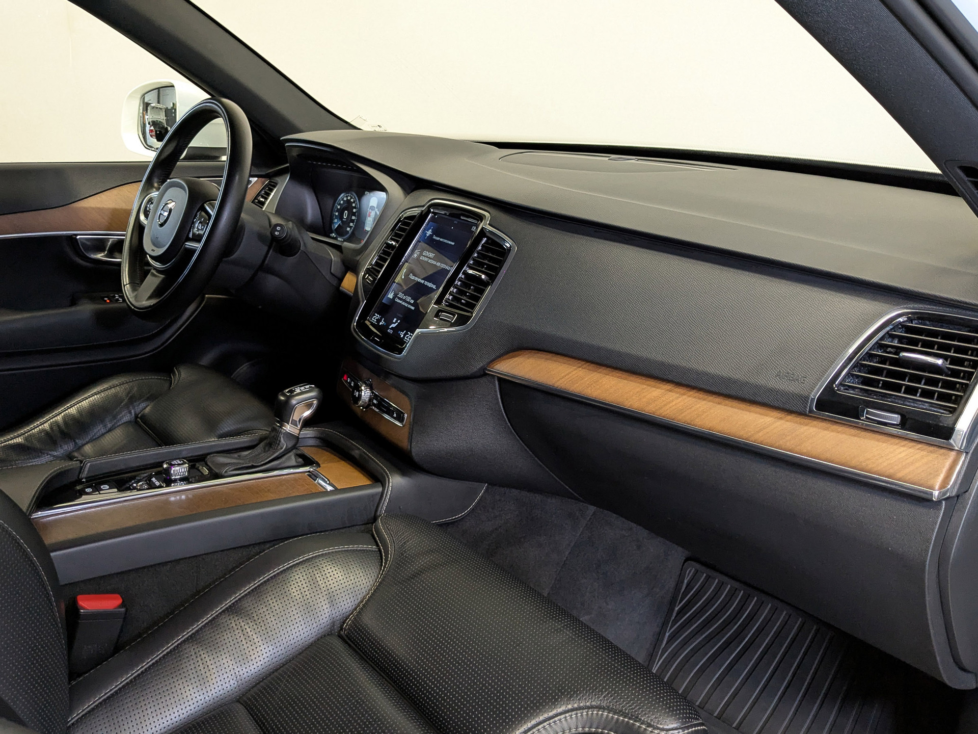VOLVO XC90 2.00 (249 л.с), автомат, 2018, пробег 59 262 км
