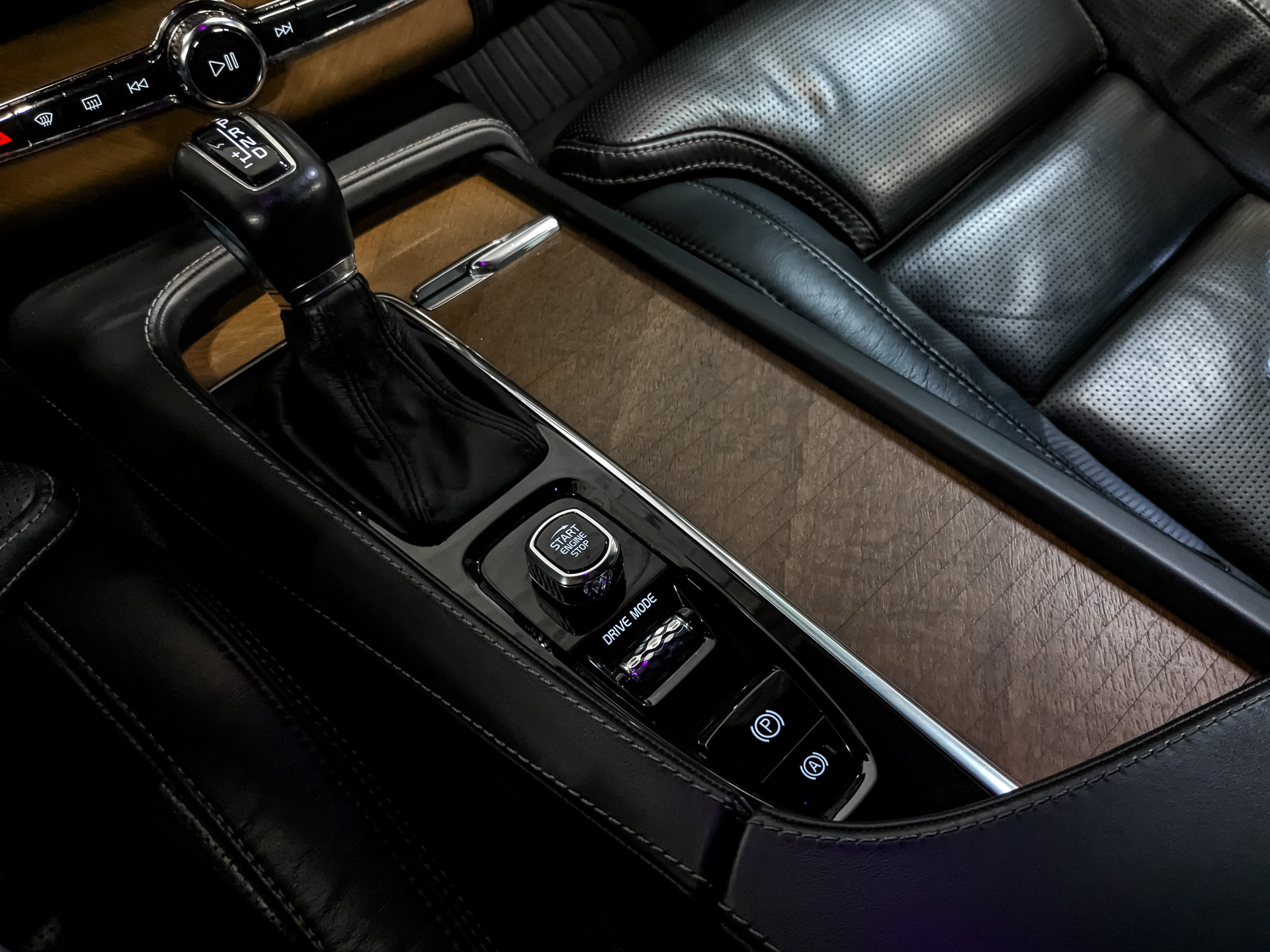 VOLVO XC90 2.00 (249 л.с), автомат, 2018, пробег 59 262 км