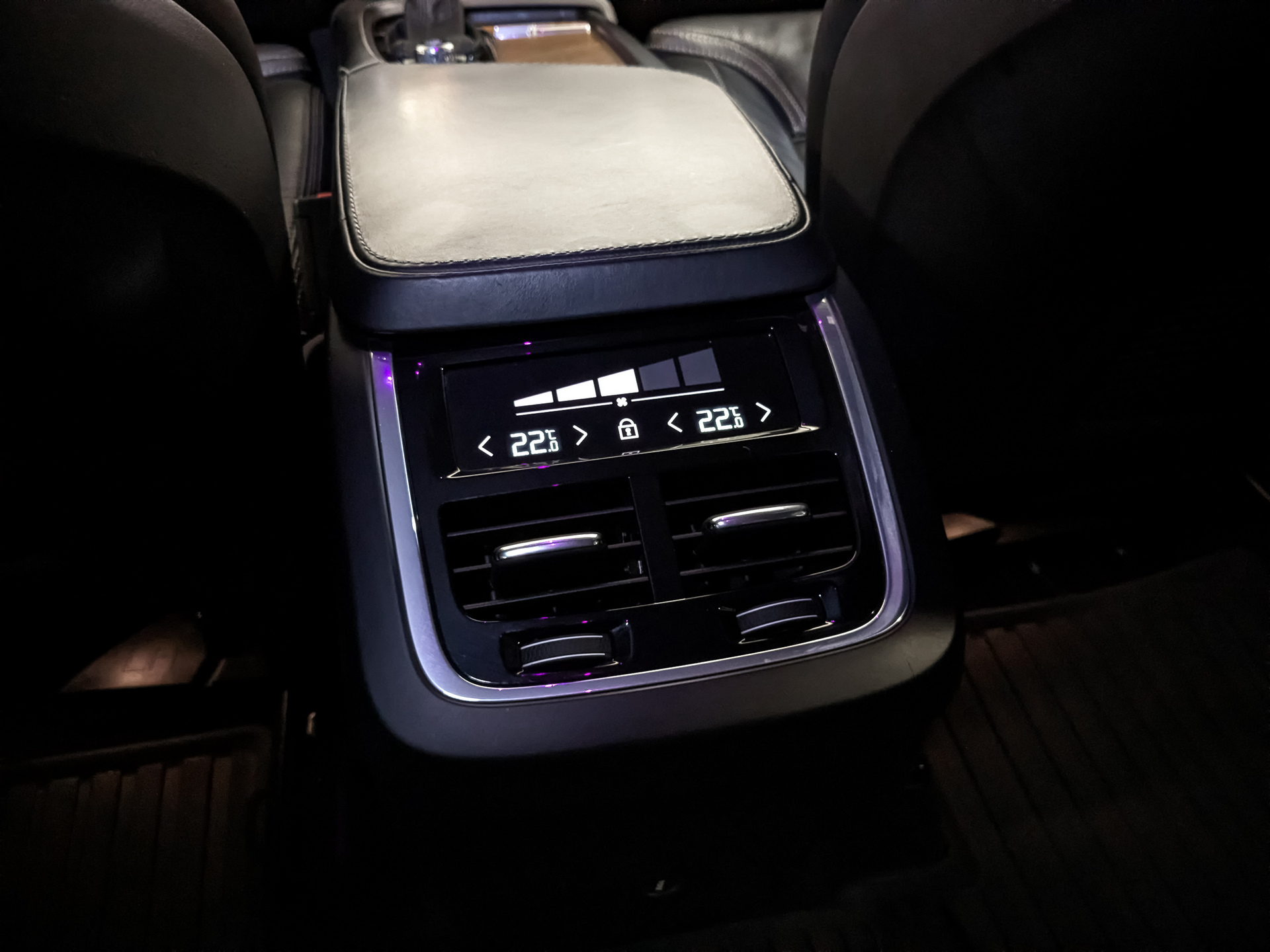 VOLVO XC90 2.00 (249 л.с), автомат, 2018, пробег 59 262 км