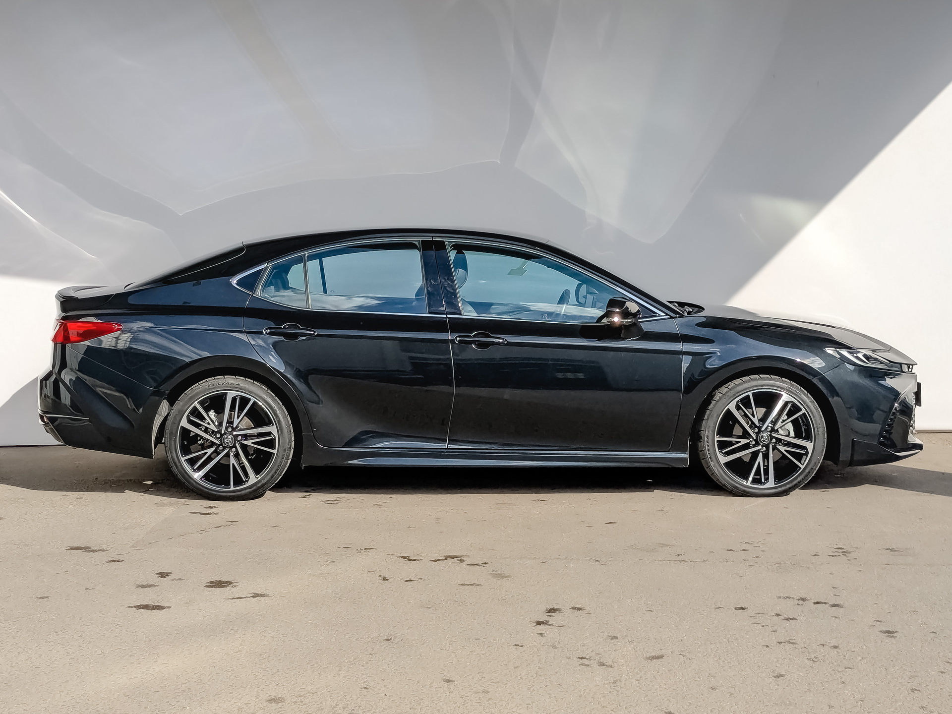 TOYOTA Camry 2.00 (173 л.с), автомат, 2024, пробег 18 224 км