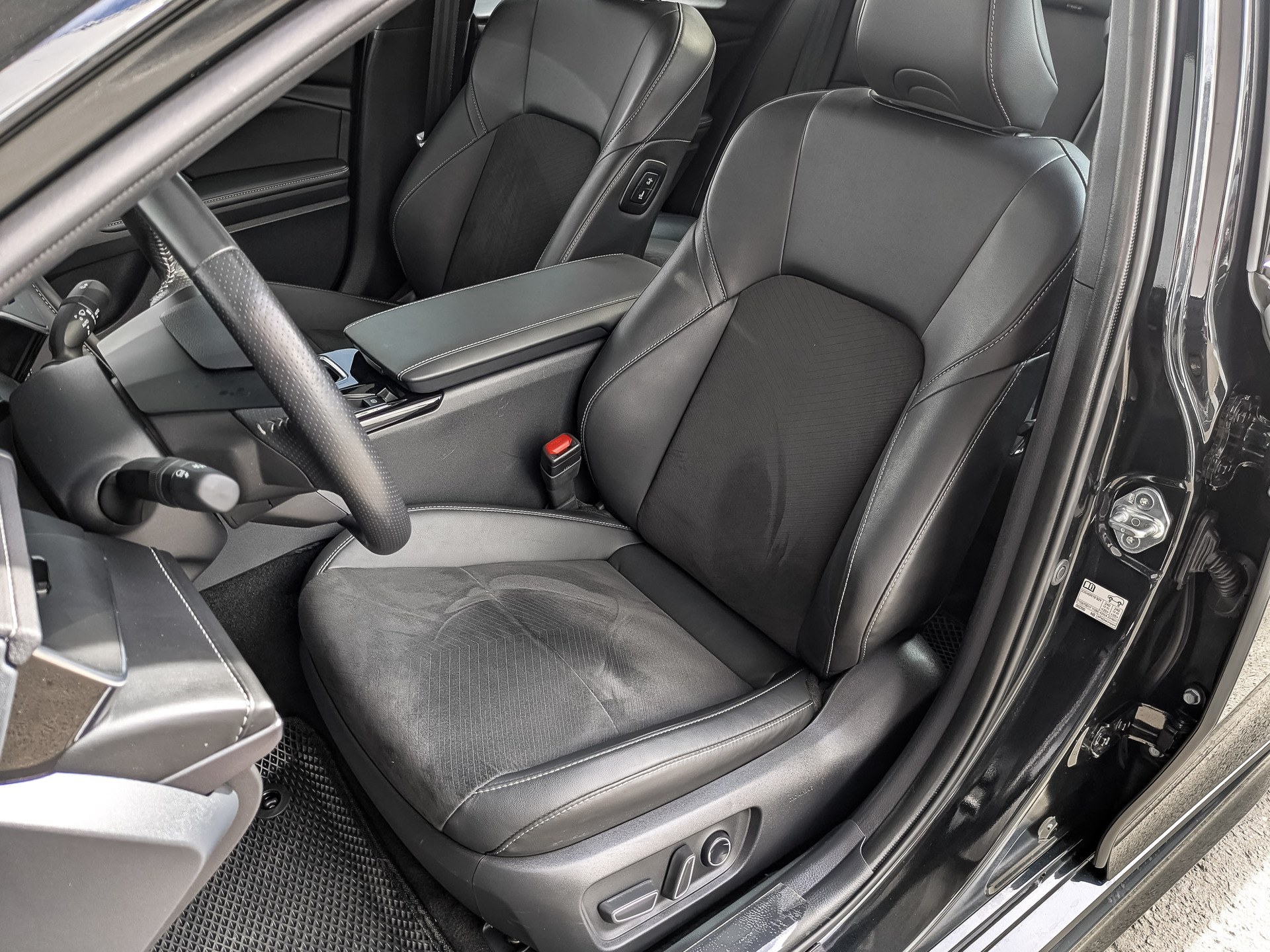 TOYOTA Camry 2.00 (173 л.с), автомат, 2024, пробег 18 224 км