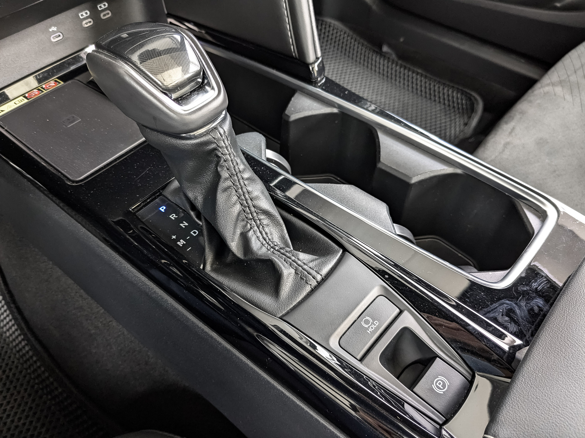 TOYOTA Camry 2.00 (173 л.с), автомат, 2024, пробег 18 224 км