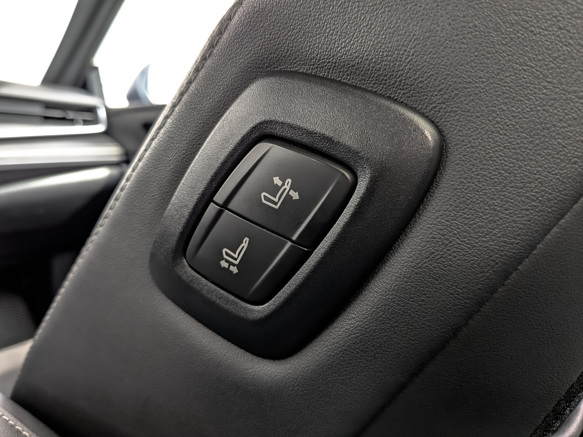 TOYOTA Camry 2.00 (173 л.с), автомат, 2024, пробег 18 224 км