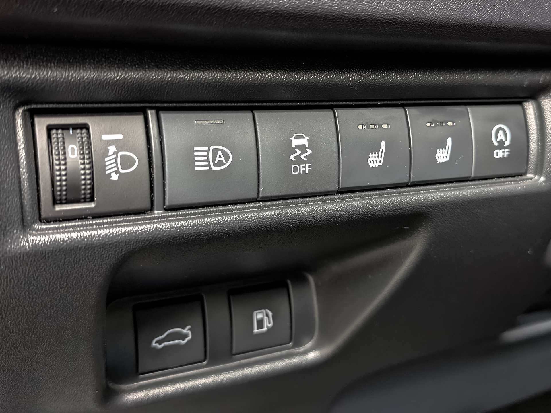TOYOTA Camry 2.00 (173 л.с), автомат, 2024, пробег 18 224 км