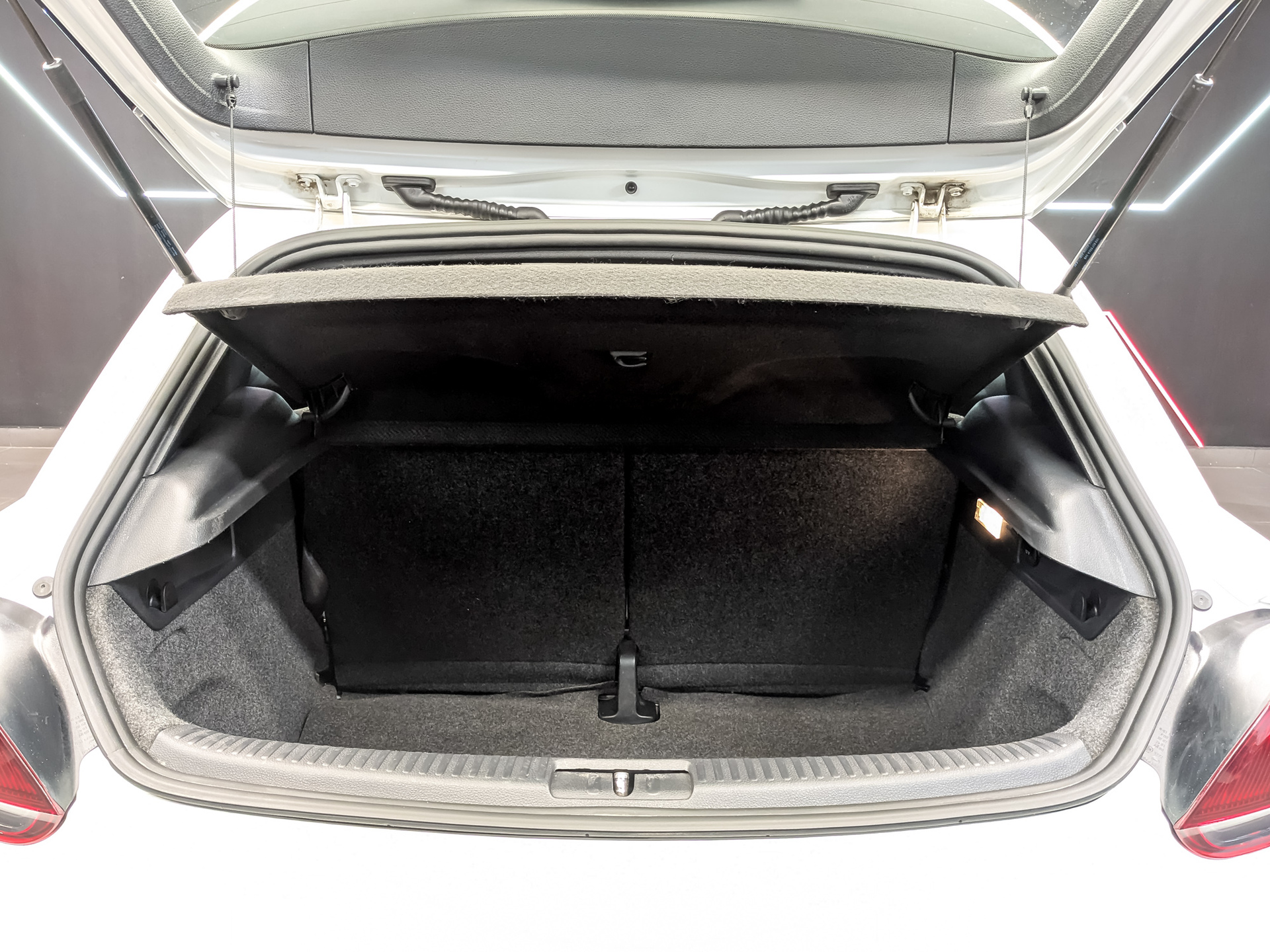 VOLKSWAGEN Scirocco 1.40 (160 л.с), автомат, 2012, пробег 91 555 км