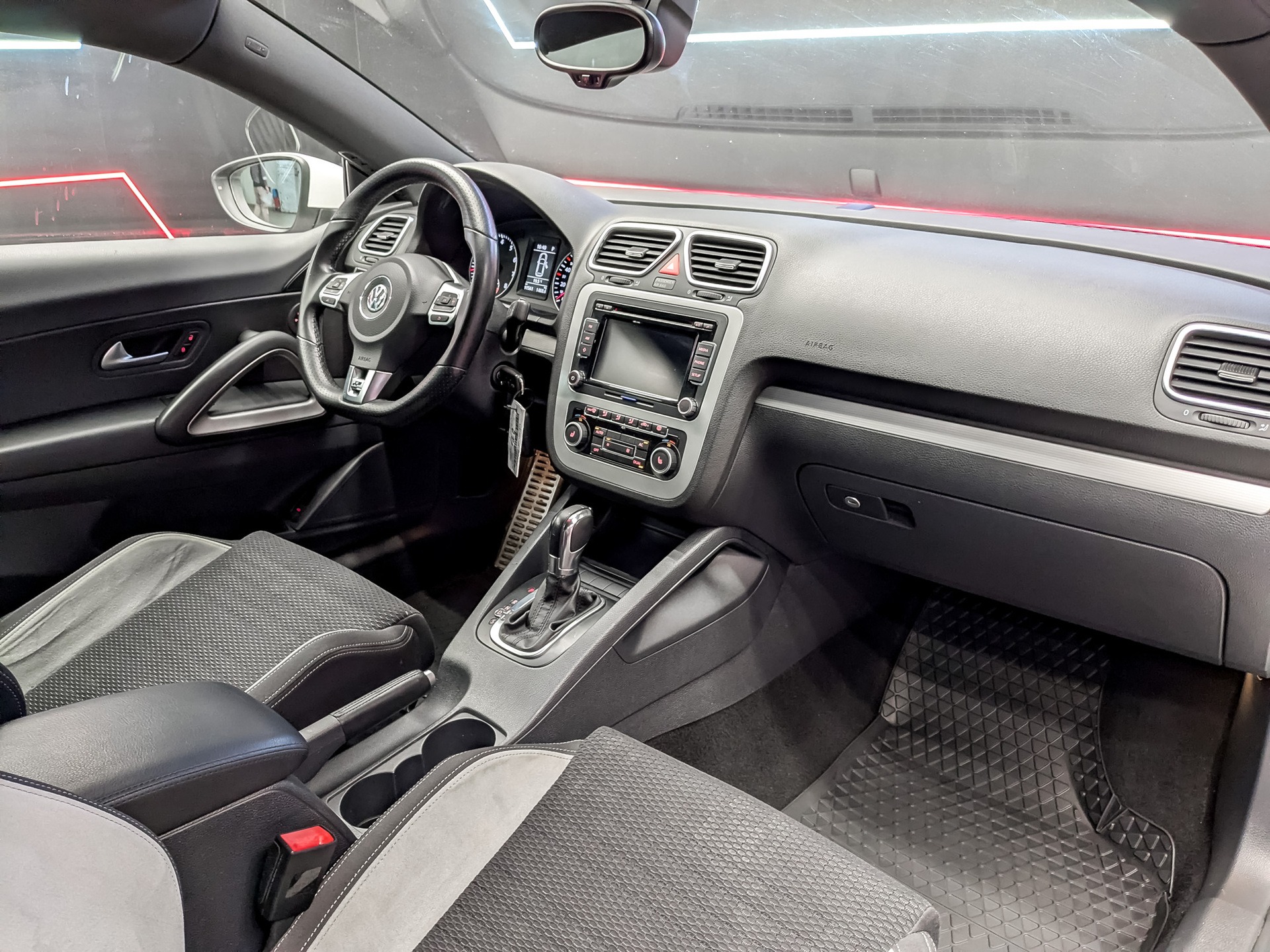 VOLKSWAGEN Scirocco 1.40 (160 л.с), автомат, 2012, пробег 91 555 км