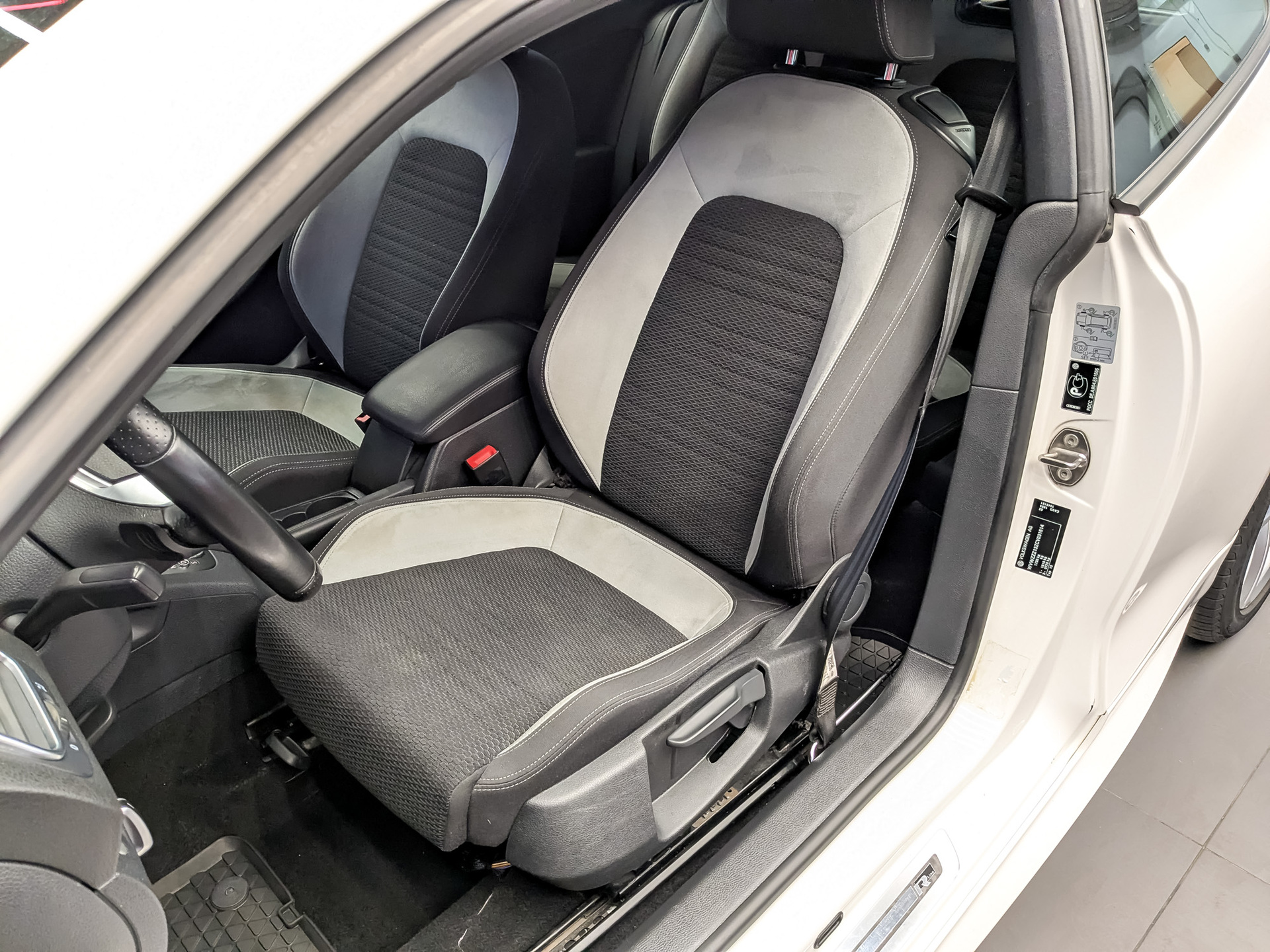 VOLKSWAGEN Scirocco 1.40 (160 л.с), автомат, 2012, пробег 91 555 км