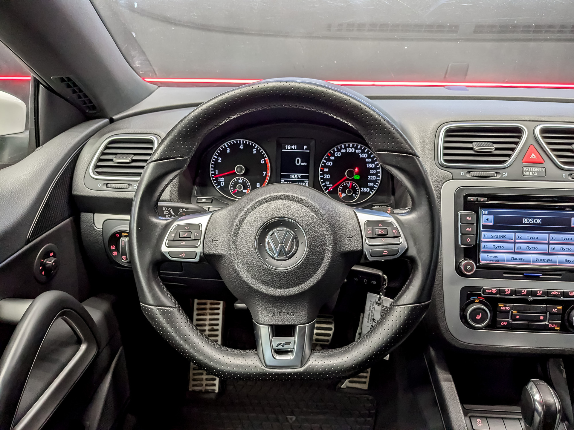 VOLKSWAGEN Scirocco 1.40 (160 л.с), автомат, 2012, пробег 91 555 км