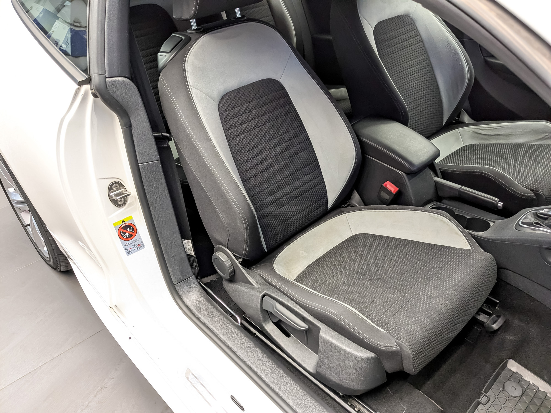 VOLKSWAGEN Scirocco 1.40 (160 л.с), автомат, 2012, пробег 91 555 км