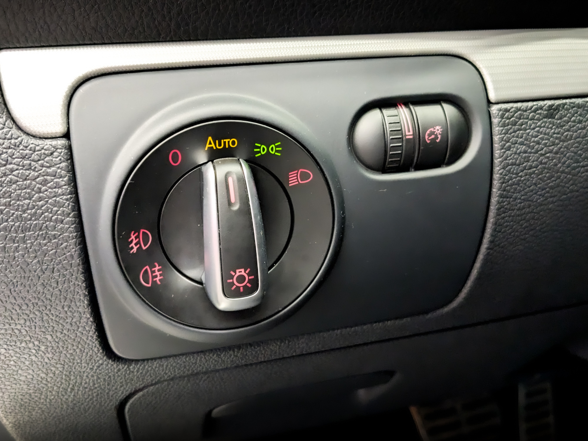 VOLKSWAGEN Scirocco 1.40 (160 л.с), автомат, 2012, пробег 91 555 км