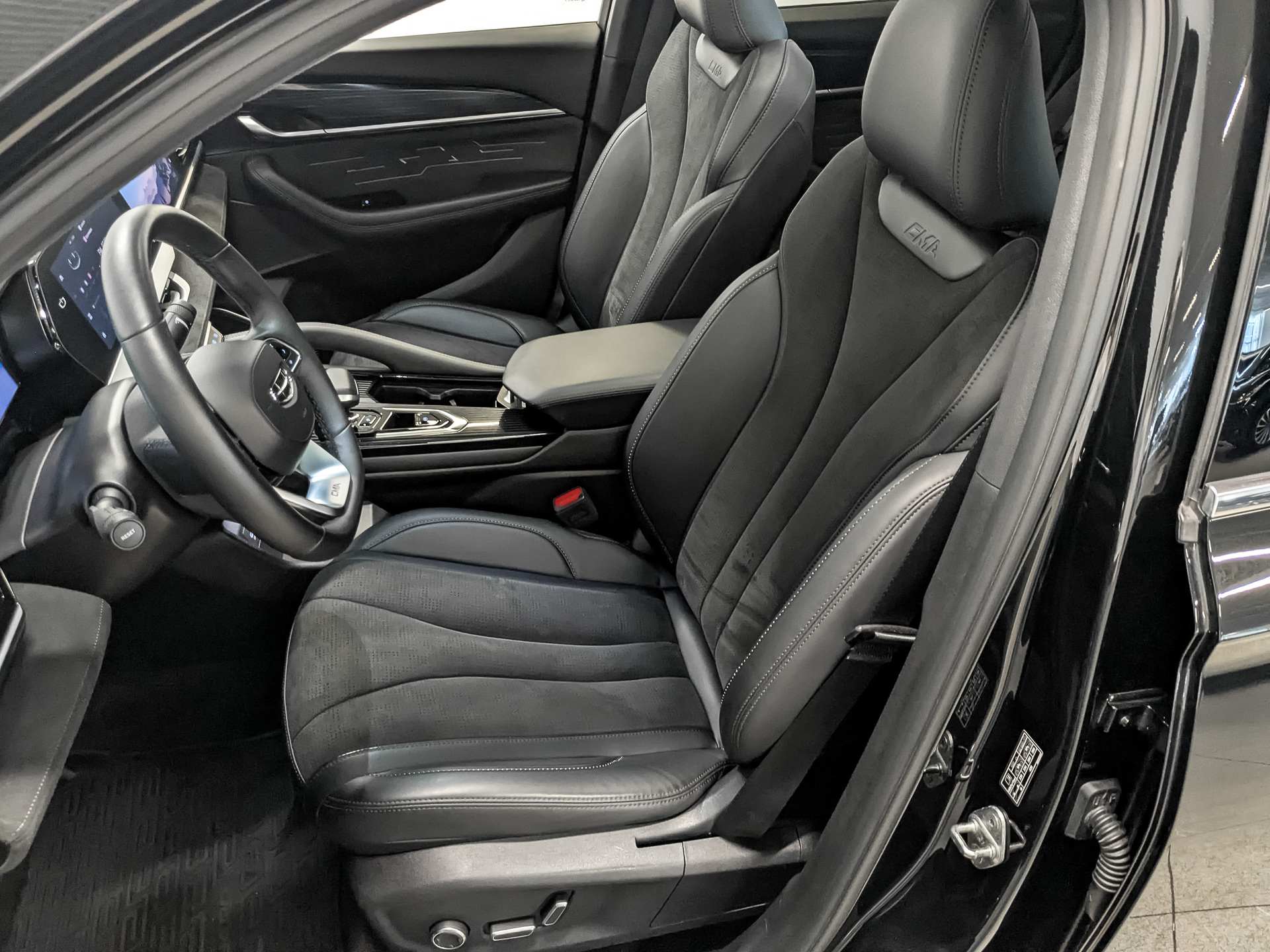 GEELY Monjaro 2.00 (238 л.с), автомат, 2024, пробег 38 670 км