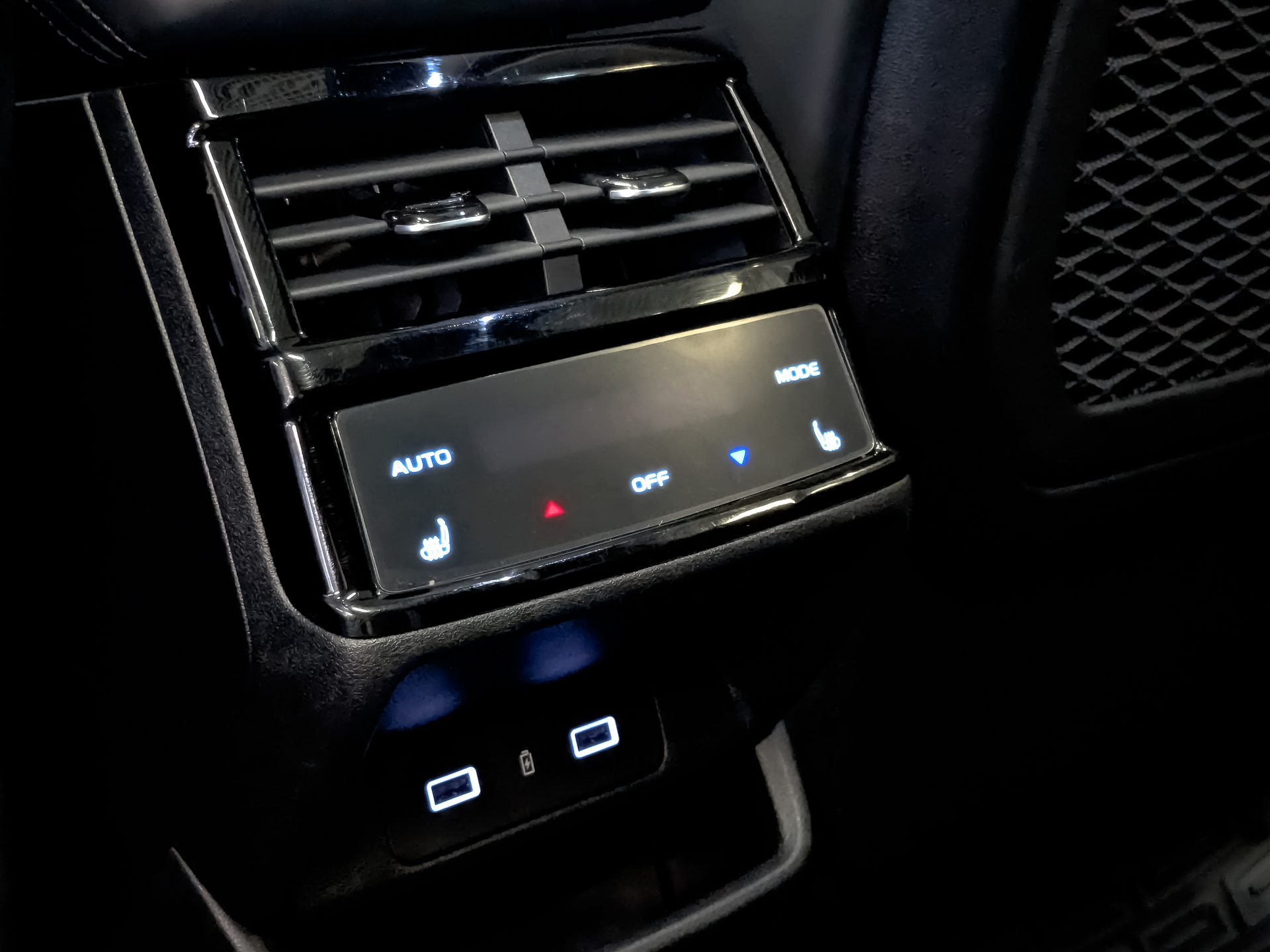 GEELY Monjaro 2.00 (238 л.с), автомат, 2024, пробег 38 670 км