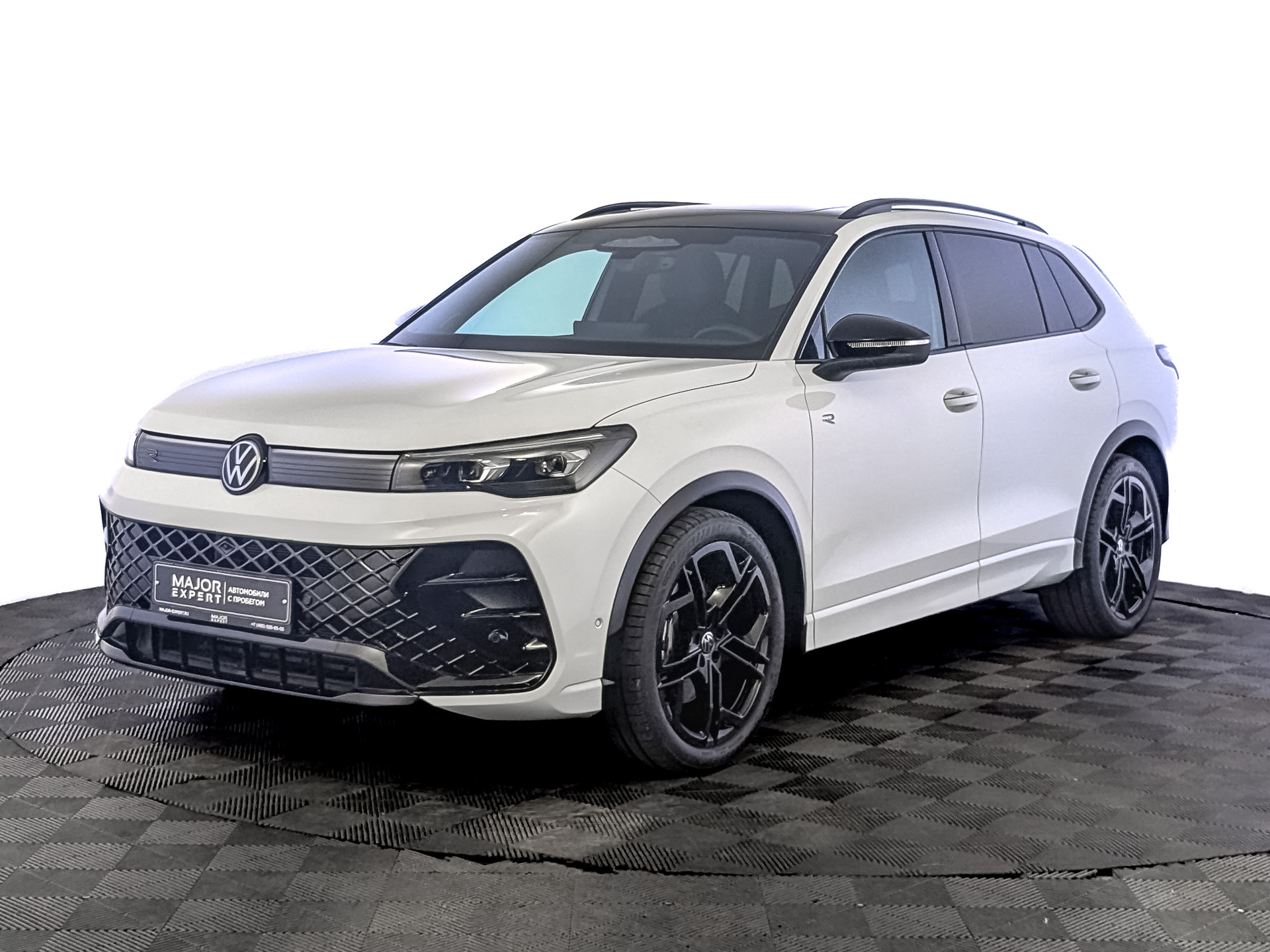 VOLKSWAGEN Tiguan 2.00 (220 л.с), автомат, 2025, пробег 9 741 км