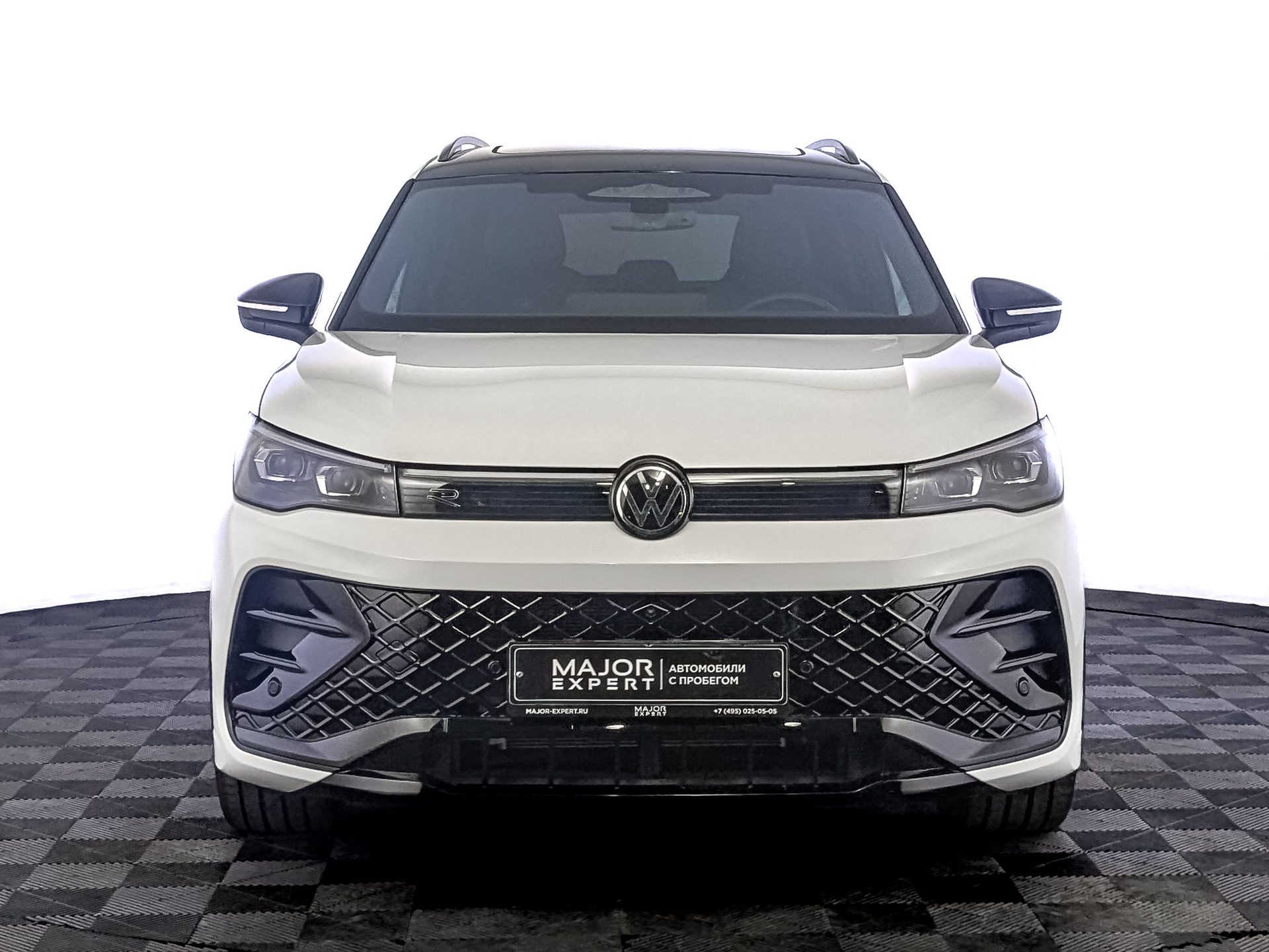 VOLKSWAGEN Tiguan 2.00 (220 л.с), автомат, 2025, пробег 9 741 км