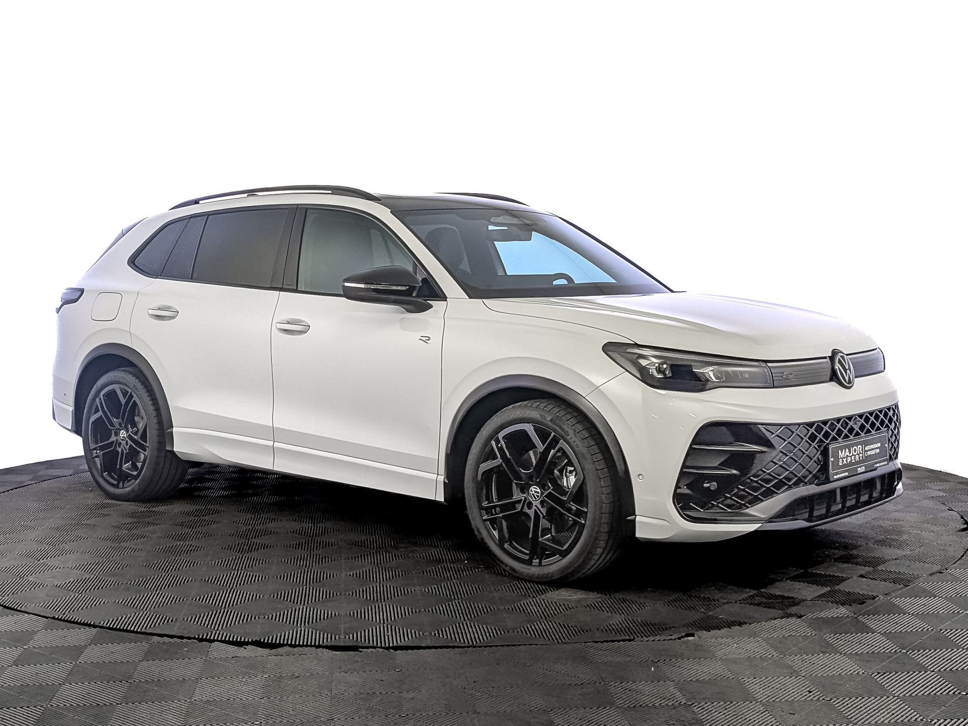 VOLKSWAGEN Tiguan 2.00 (220 л.с), автомат, 2025, пробег 9 741 км