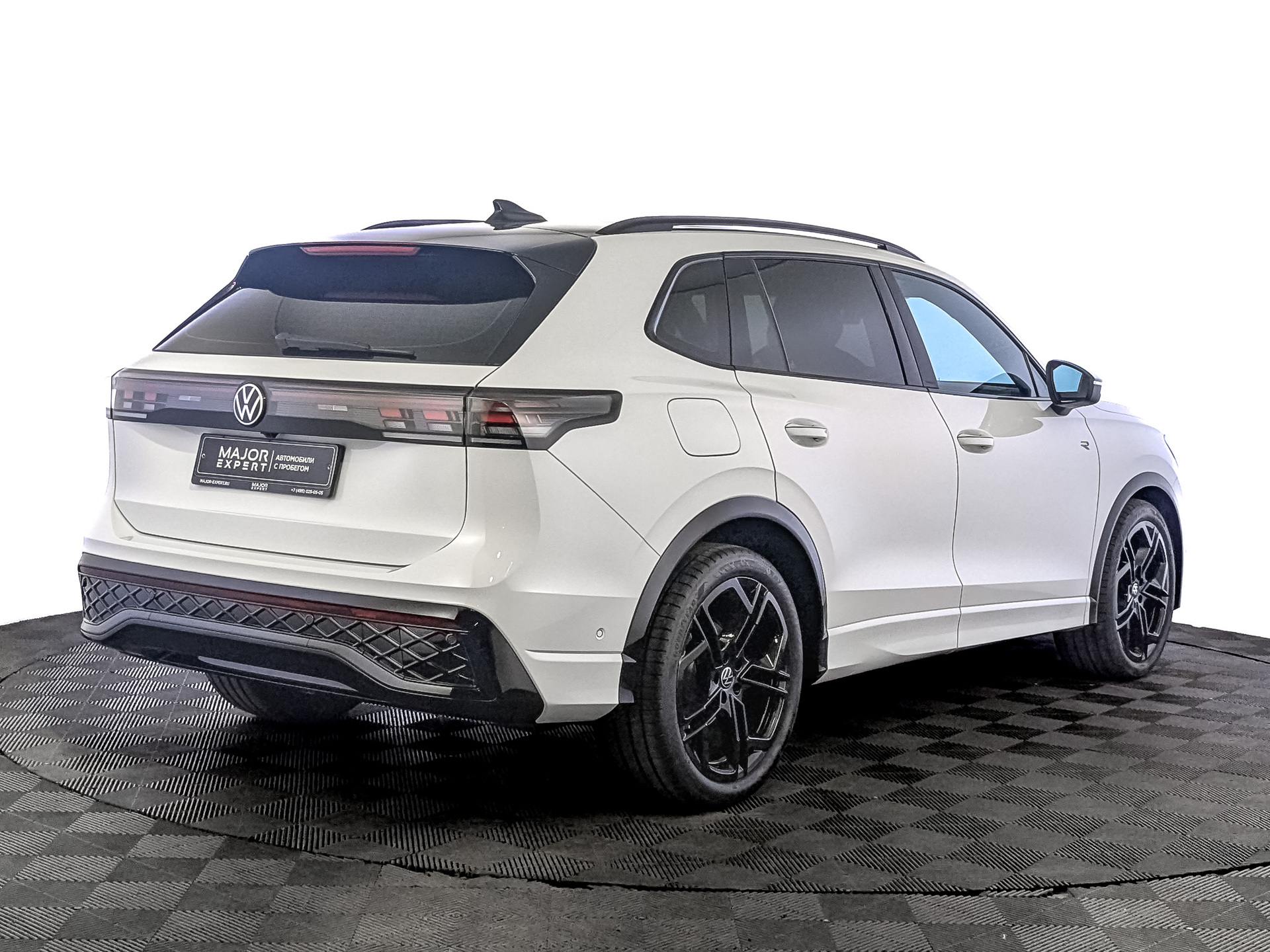 VOLKSWAGEN Tiguan 2.00 (220 л.с), автомат, 2025, пробег 9 741 км