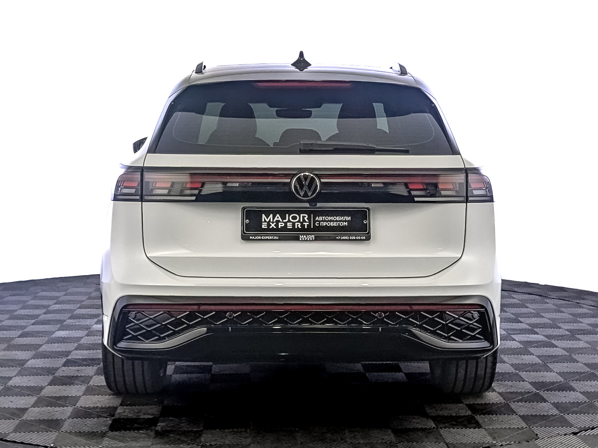 VOLKSWAGEN Tiguan 2.00 (220 л.с), автомат, 2025, пробег 9 741 км