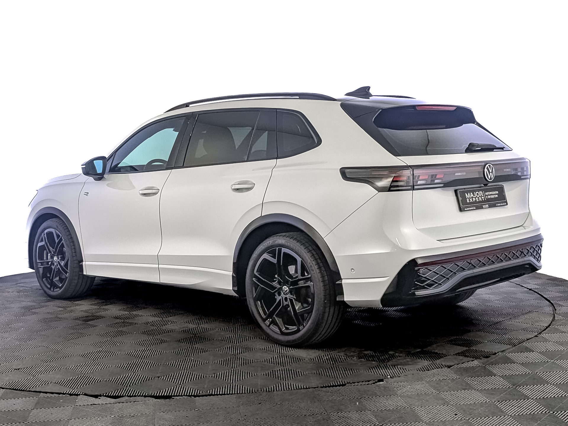 VOLKSWAGEN Tiguan 2.00 (220 л.с), автомат, 2025, пробег 9 741 км