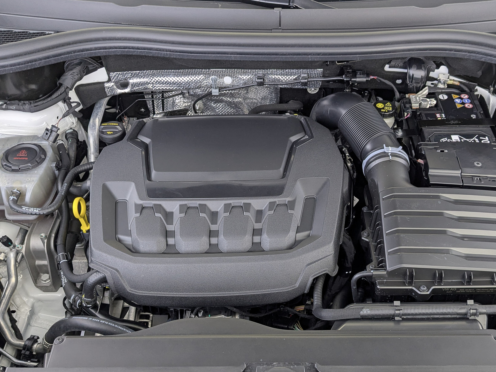 VOLKSWAGEN Tiguan 2.00 (220 л.с), автомат, 2025, пробег 9 741 км